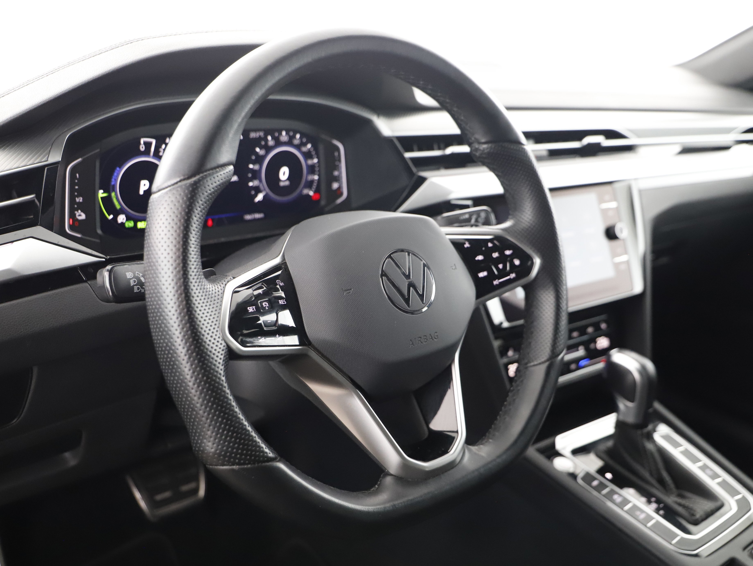 VW Arteon Shooting Brake 1.4 TSI R-Line | Bild 4 von 24