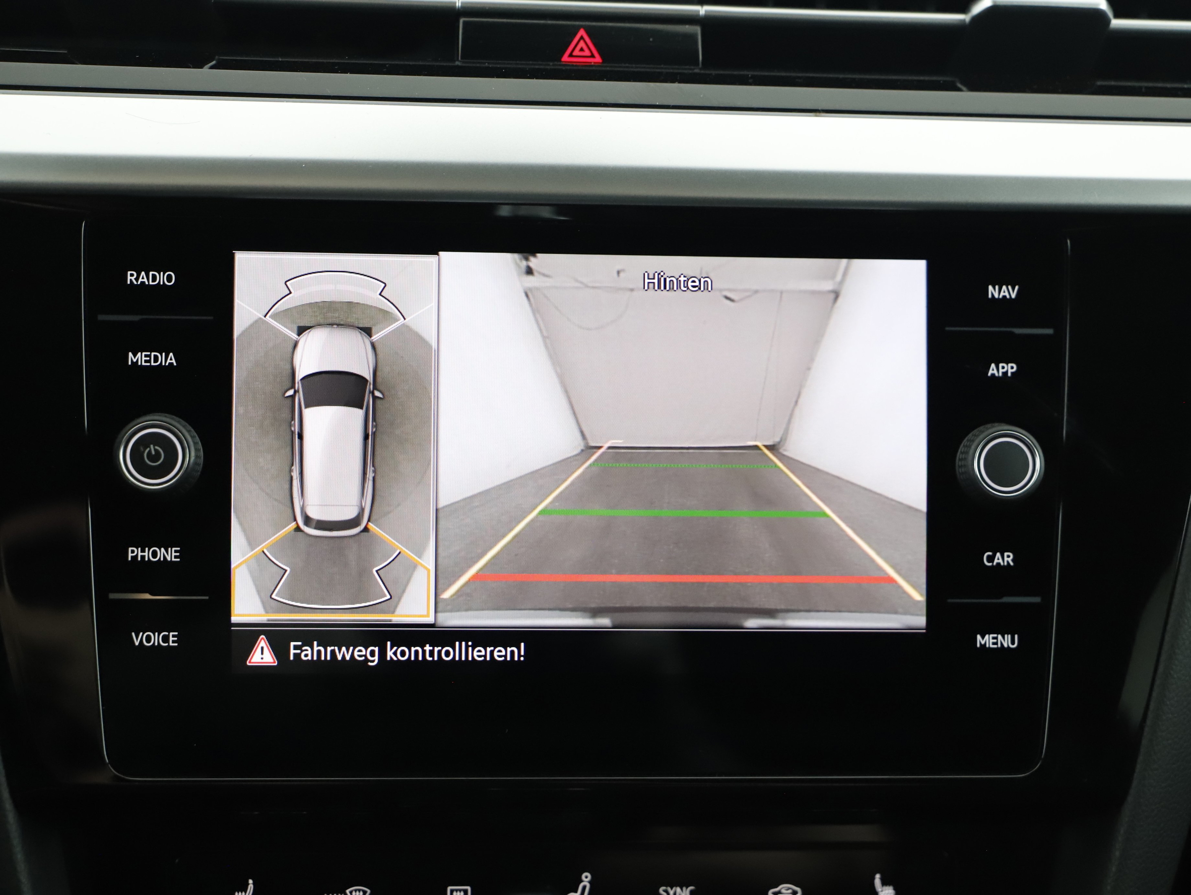 VW Arteon Shooting Brake 1.4 TSI R-Line | Bild 9 von 24