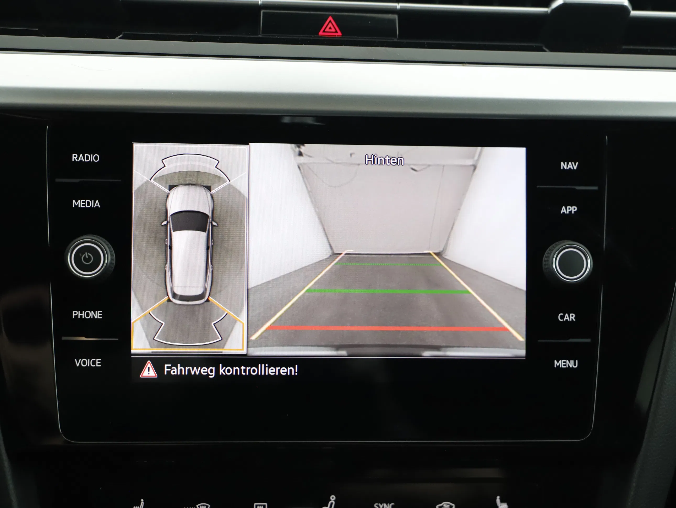 VW Arteon Shooting Brake 1.4 TSI R-Line | Bild 9 von 24
