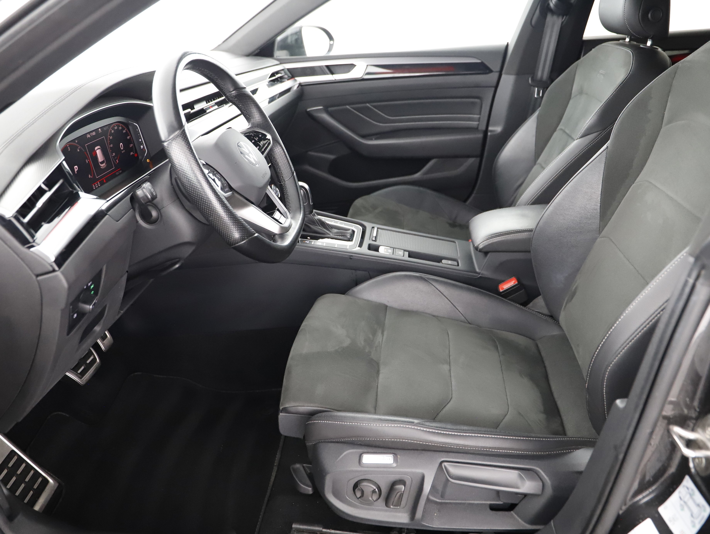 VW Arteon Shooting Brake 2.0 TDI 4Motion R-Line | Bild 13 von 29