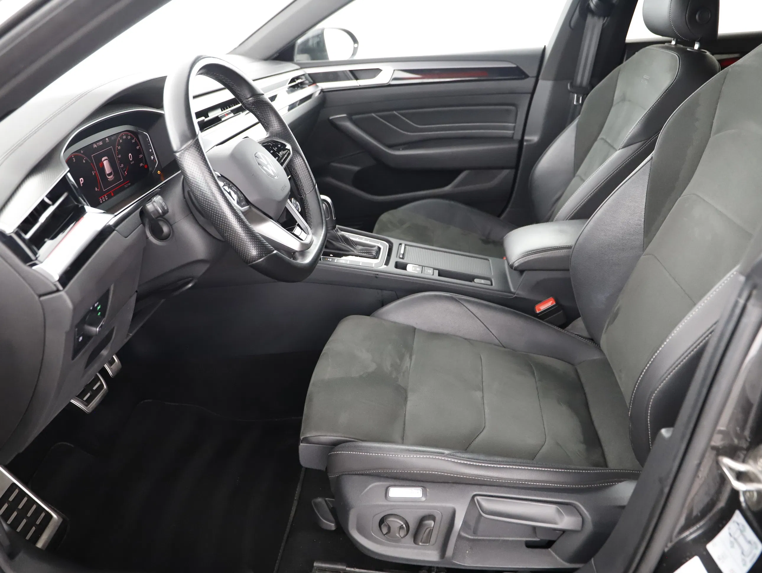 VW Arteon Shooting Brake 2.0 TDI 4Motion R-Line | Bild 13 von 29