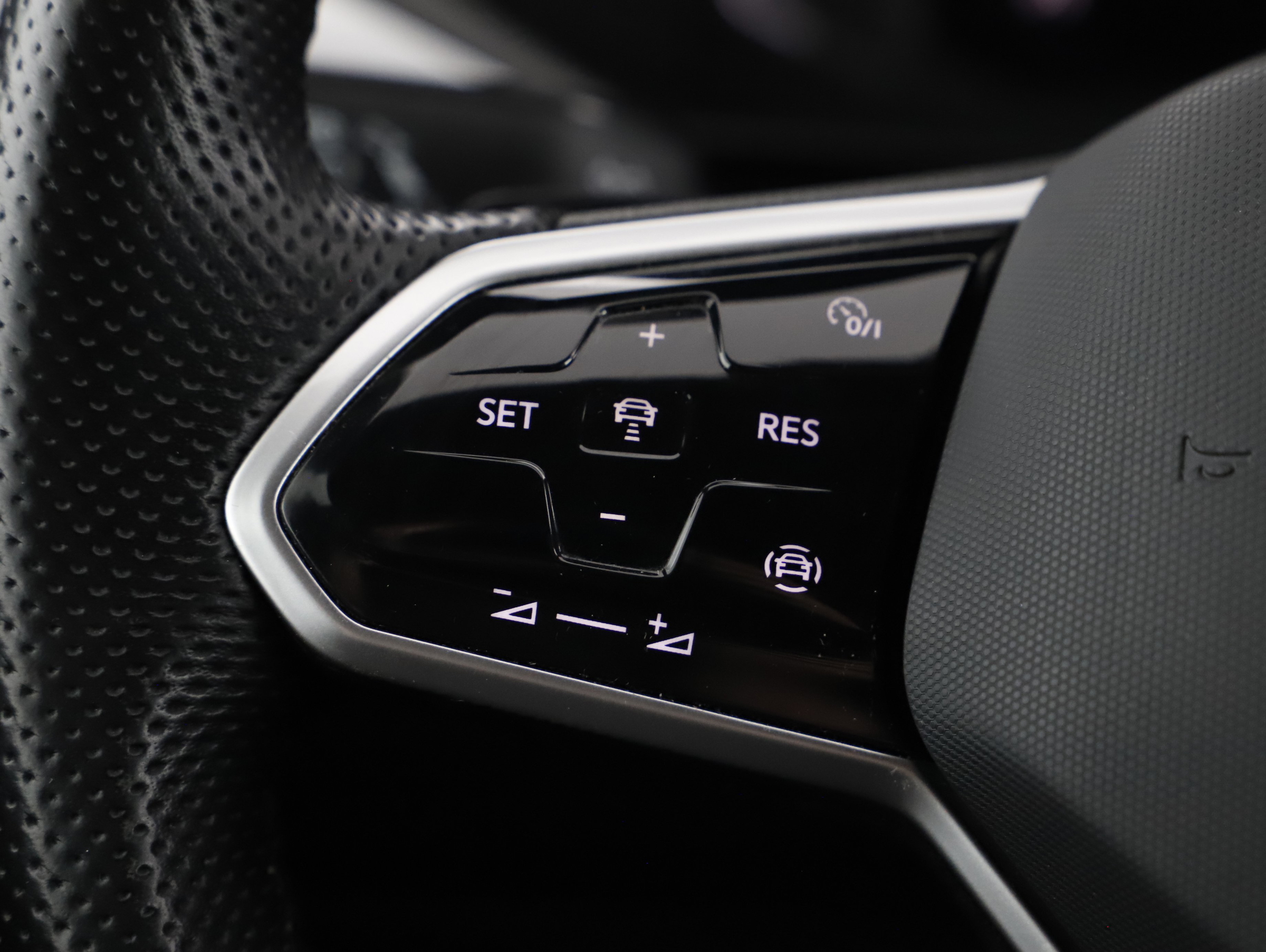 VW Arteon Shooting Brake 2.0 TDI 4Motion R-Line | Bild 17 von 29