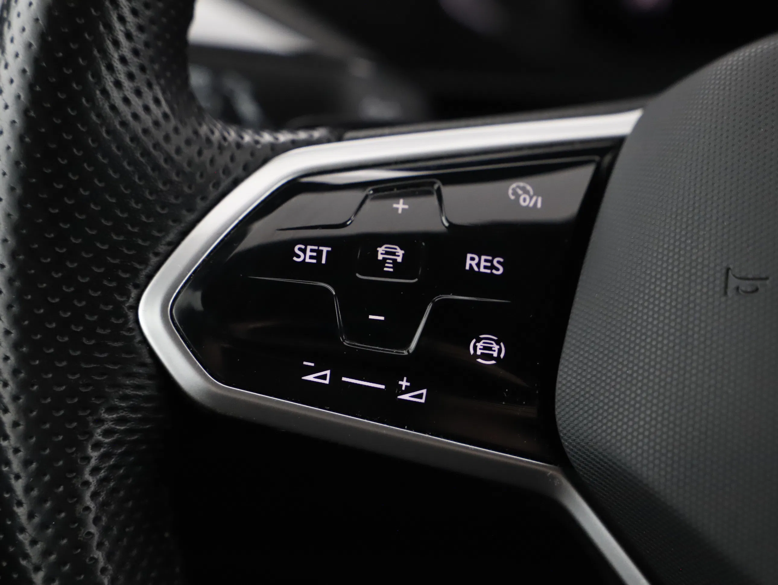 VW Arteon Shooting Brake 2.0 TDI 4Motion R-Line | Bild 17 von 29