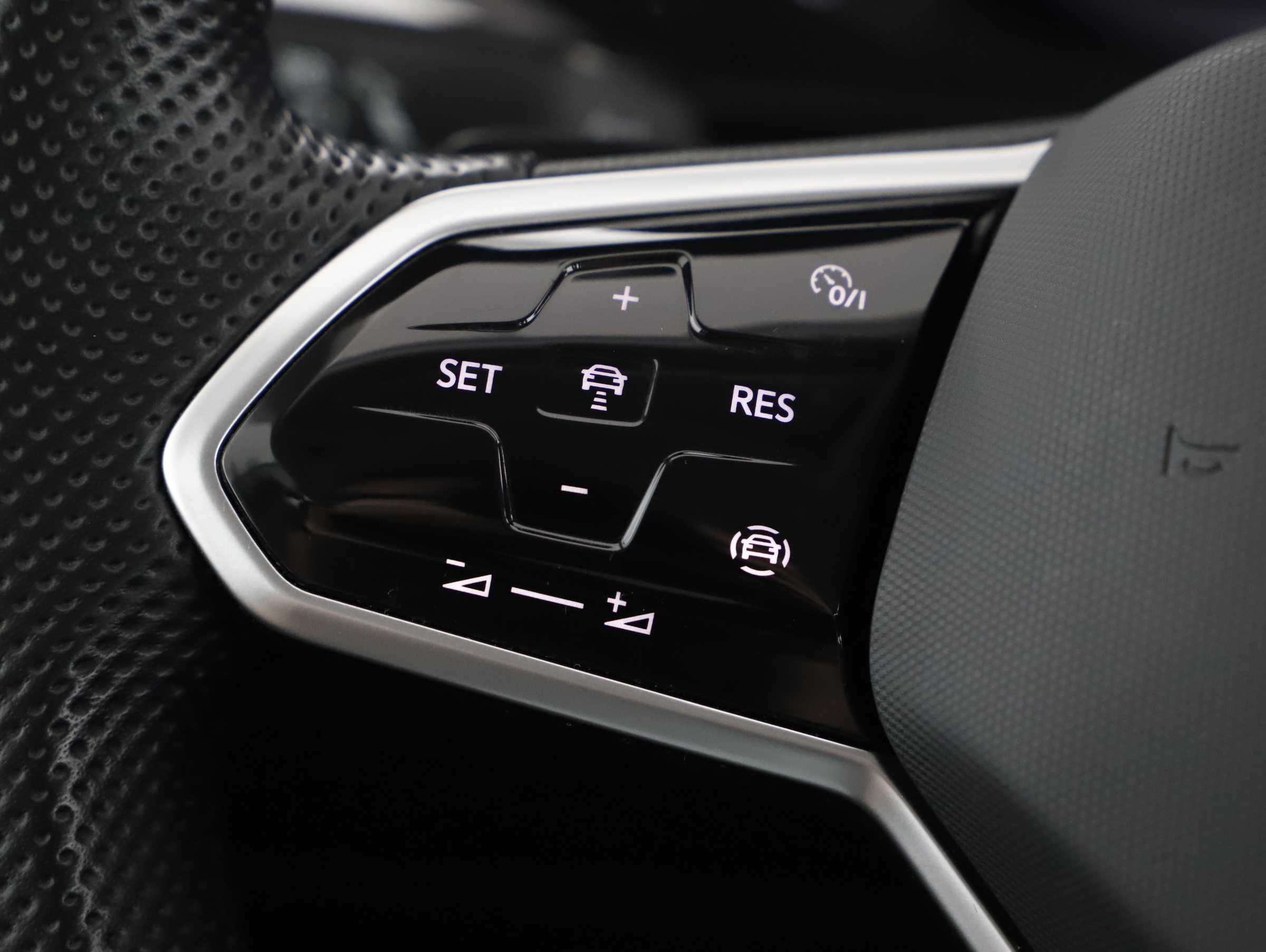 VW Arteon Shooting Brake 2.0 TDI  Elegance | Bild 18 von 30