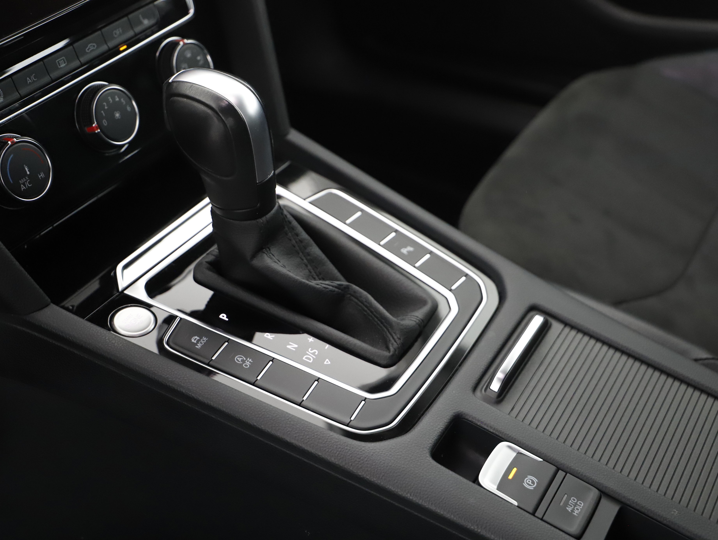 VW Arteon Shooting Brake 2.0 TDI  Elegance | Bild 24 von 30