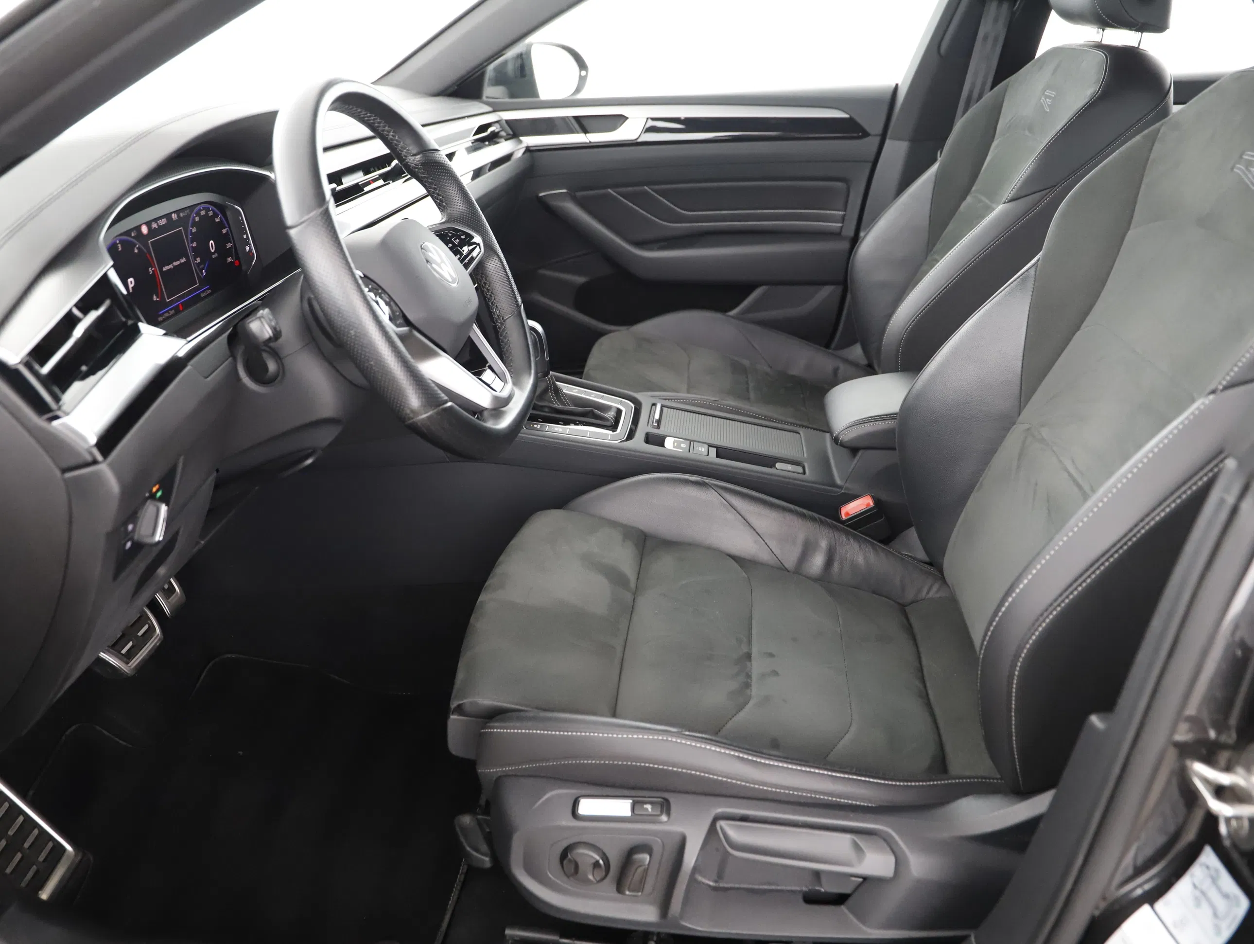 VW Arteon Shooting Brake 2.0 TDI 4Motion R-Line | Bild 19 von 26