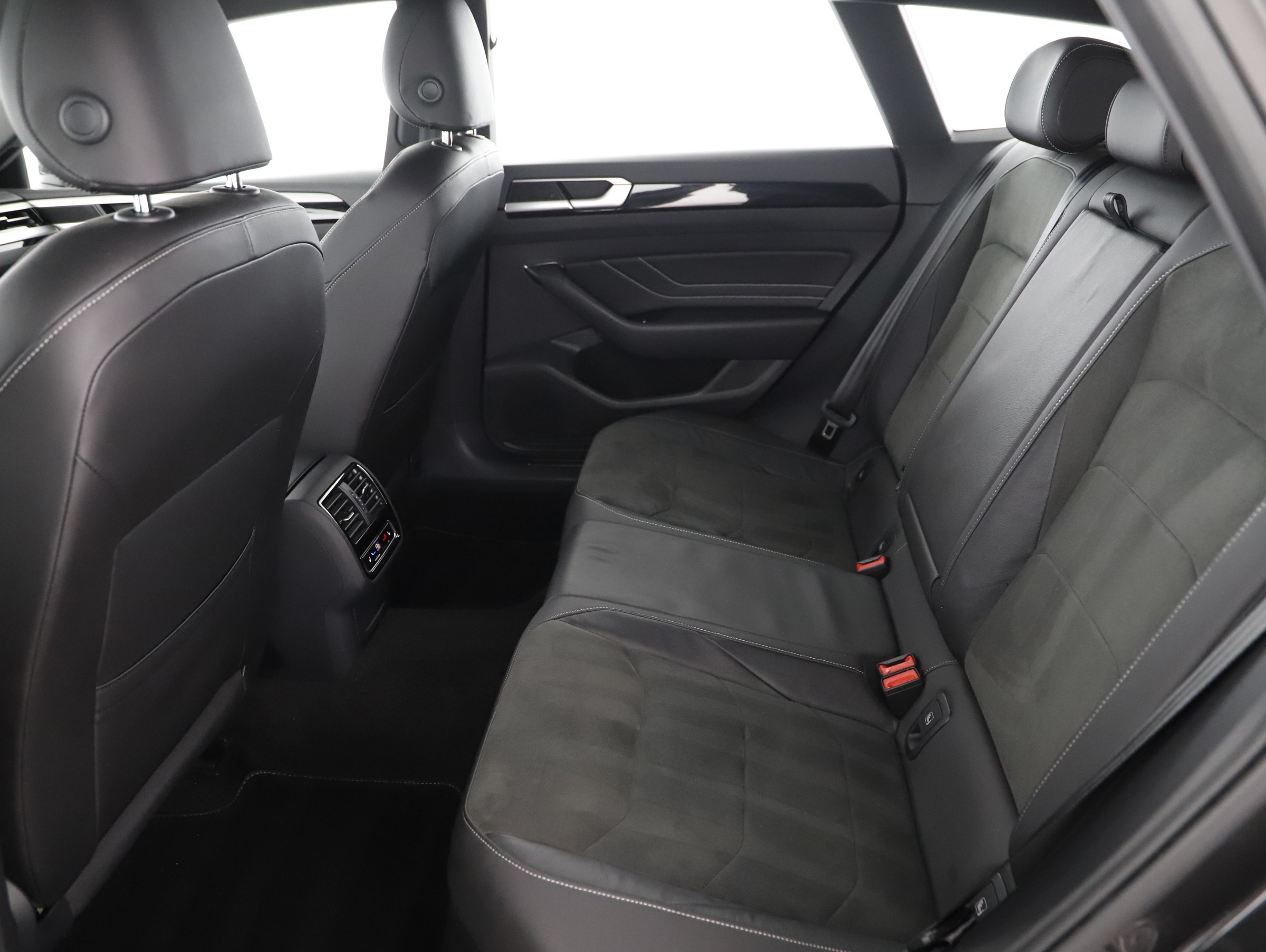 VW Arteon Shooting Brake 2.0 TDI 4Motion R-Line | Bild 20 von 26