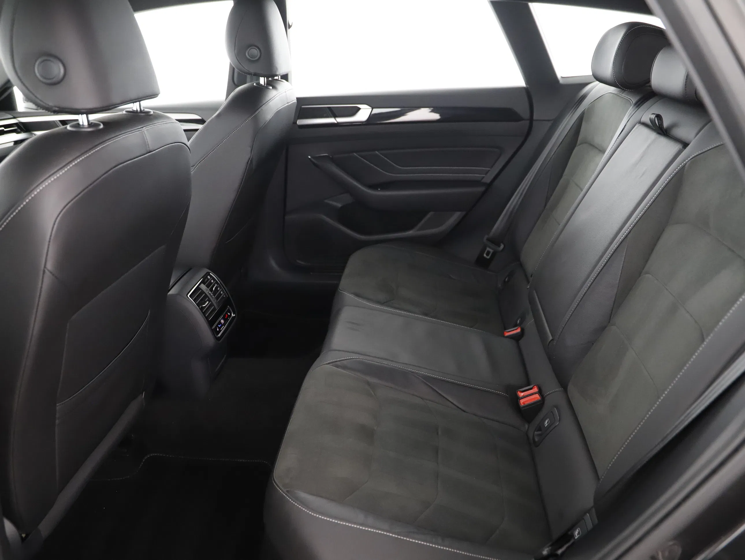 VW Arteon Shooting Brake 2.0 TDI 4Motion R-Line | Bild 20 von 26