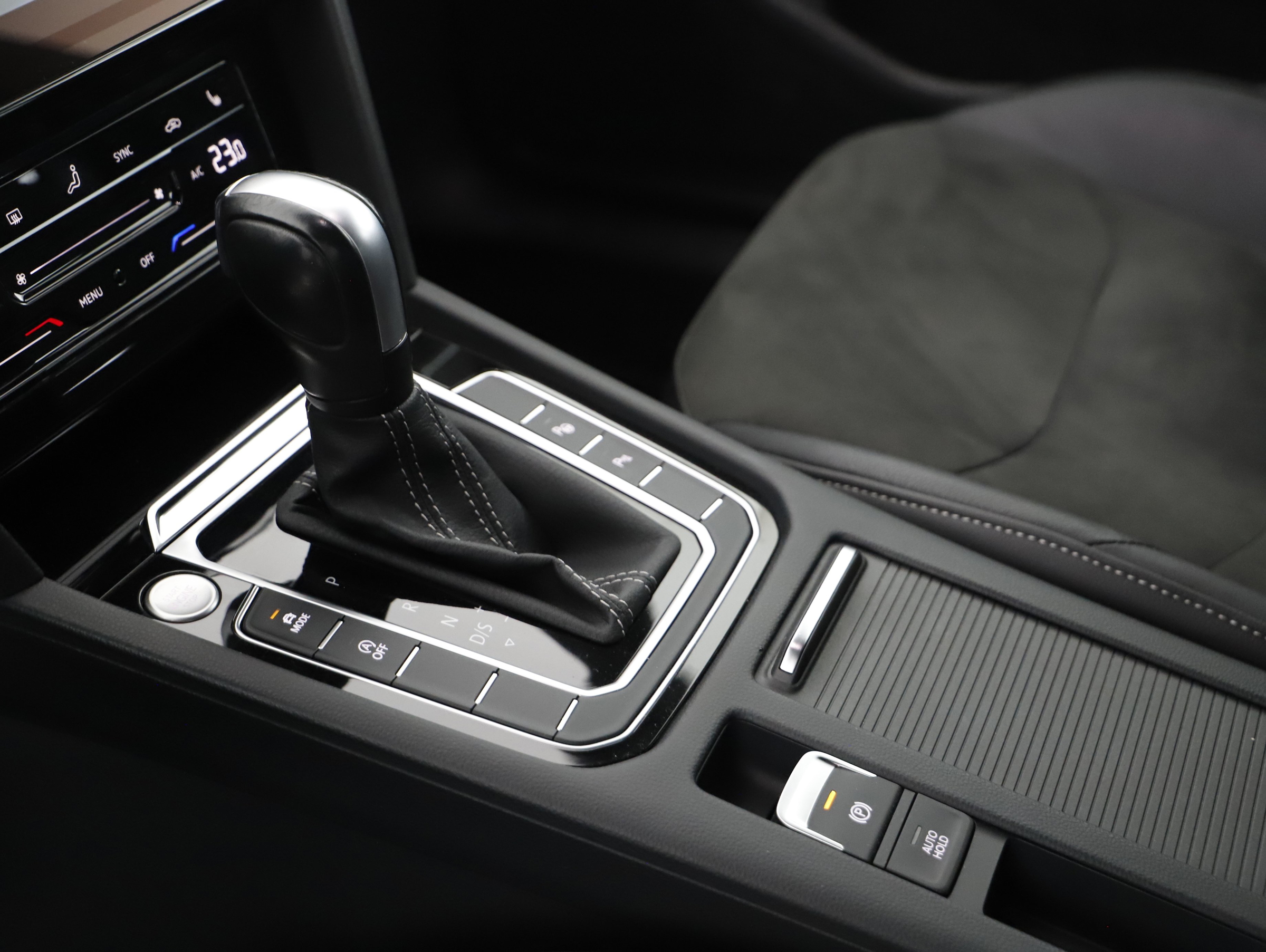 VW Arteon Shooting Brake 2.0 TDI 4Motion R-Line | Bild 23 von 26