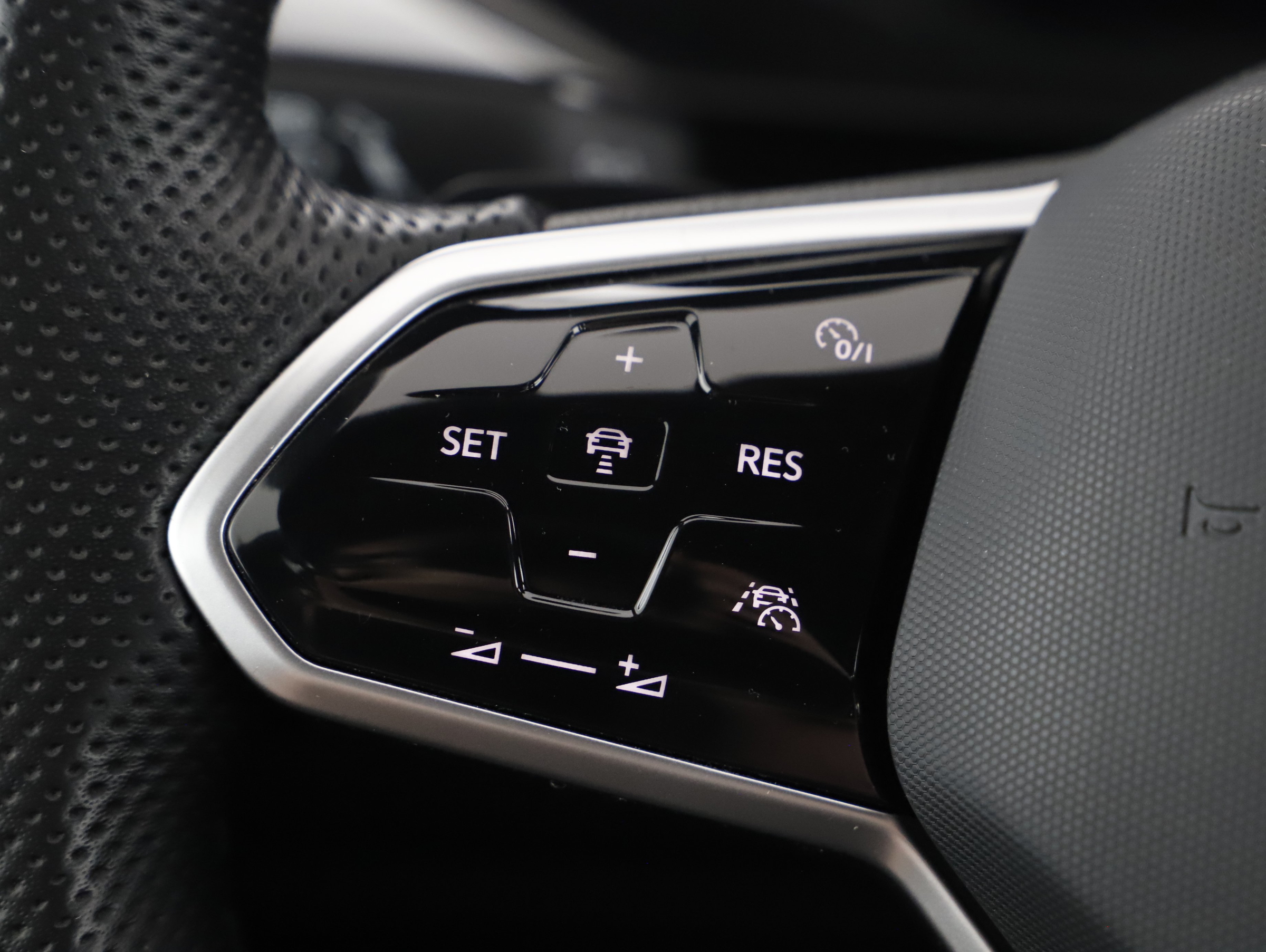 VW Arteon Shooting Brake 2.0 TDI 4Motion R-Line | Bild 11 von 26