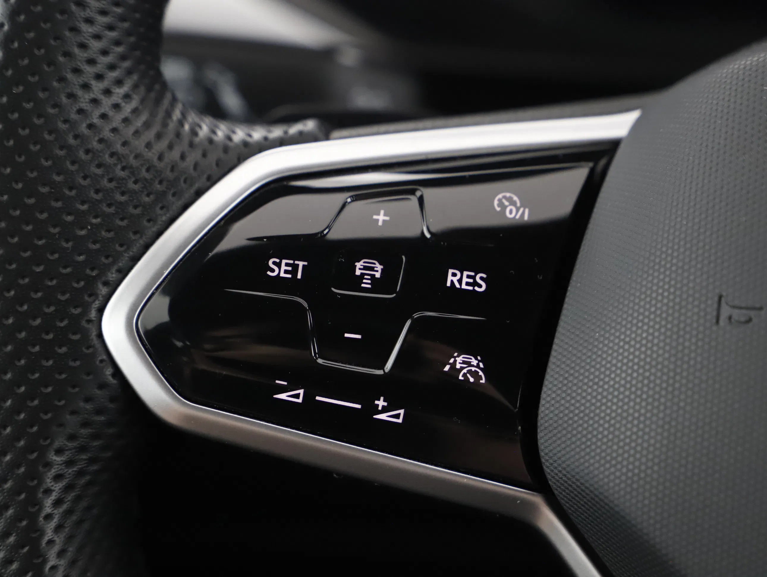 VW Arteon Shooting Brake 2.0 TDI 4Motion R-Line | Bild 11 von 26