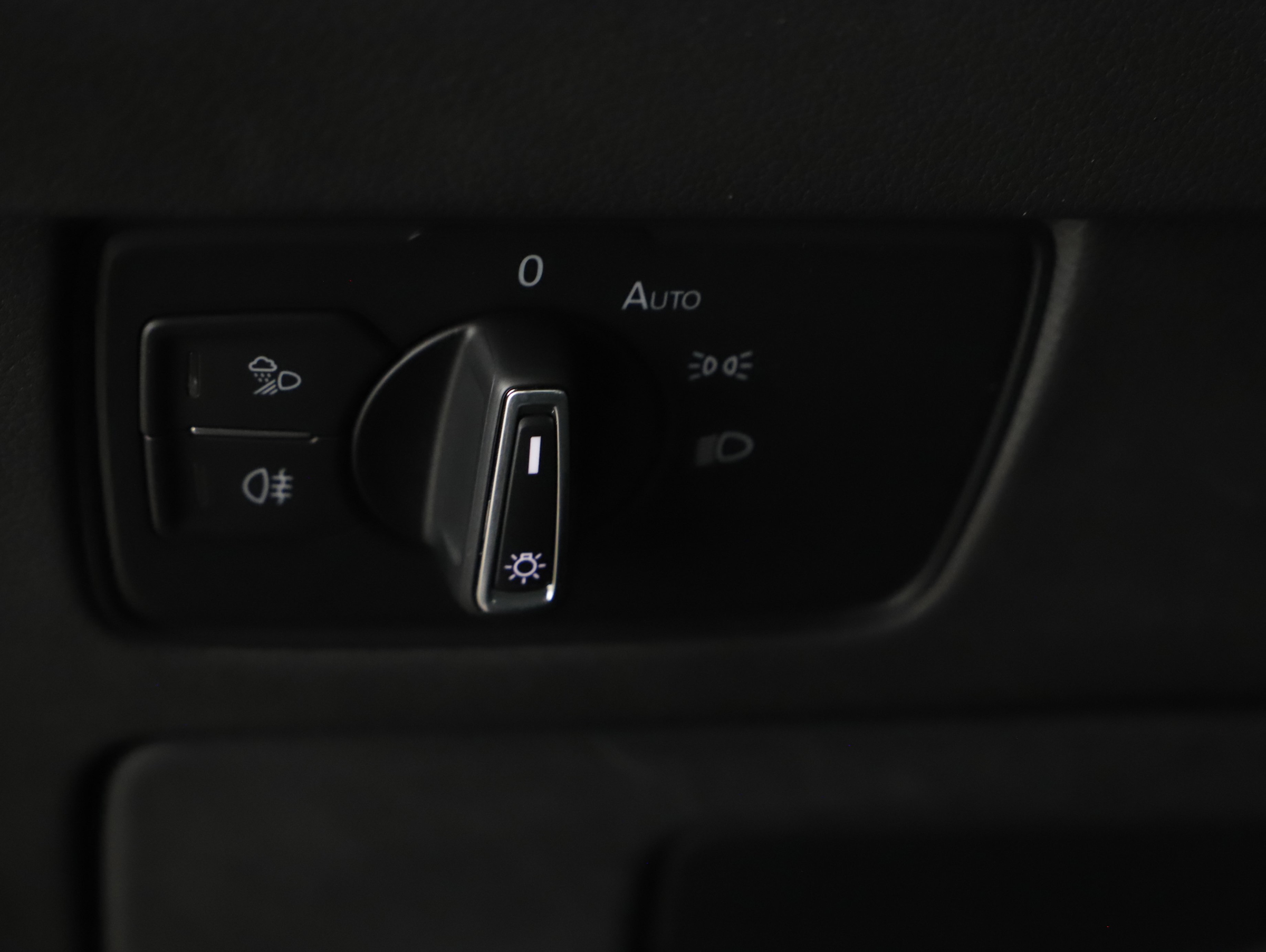 VW Arteon Shooting Brake 2.0 TDI 4Motion R-Line | Bild 13 von 26