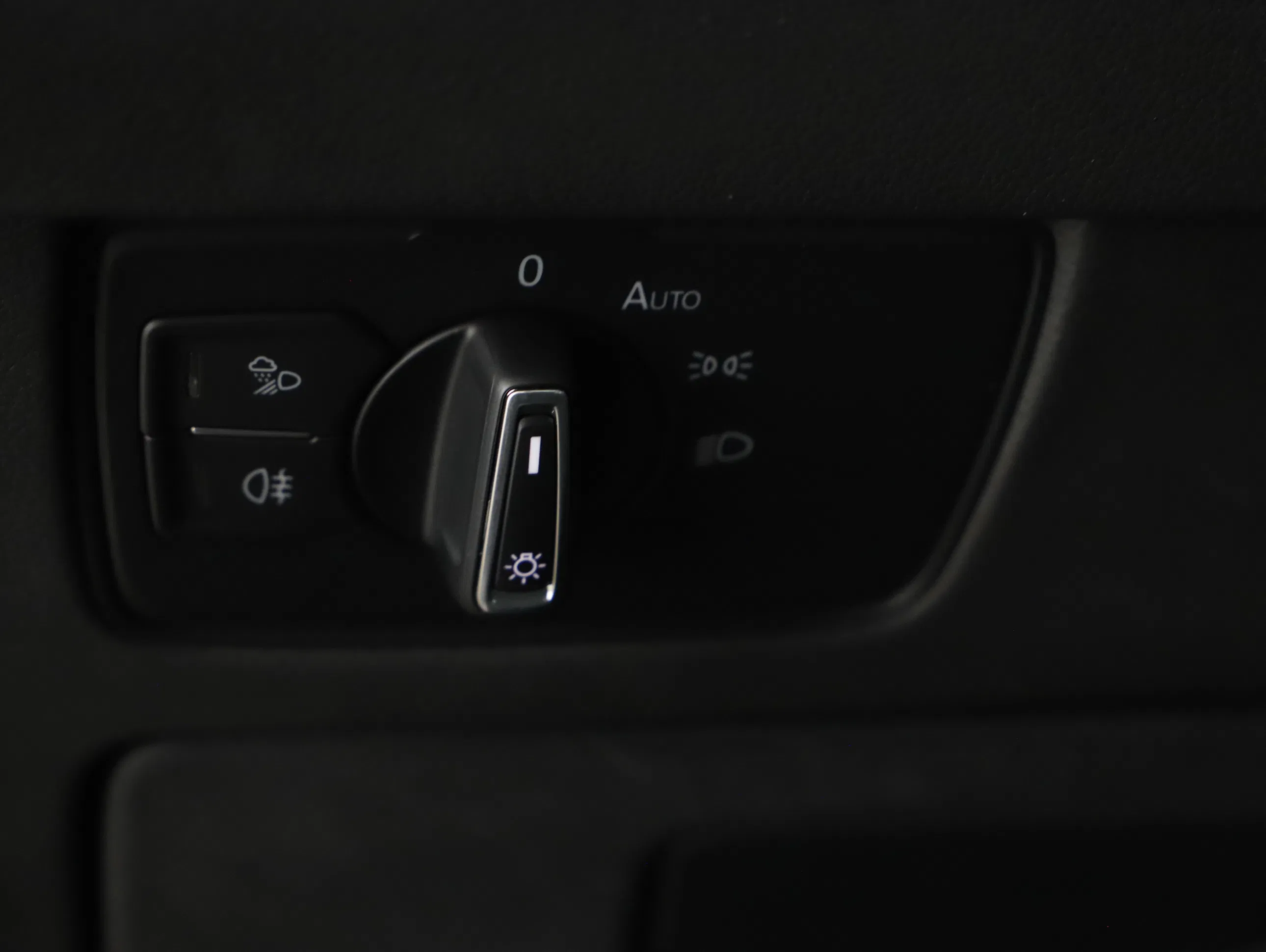 VW Arteon Shooting Brake 2.0 TDI 4Motion R-Line | Bild 13 von 26