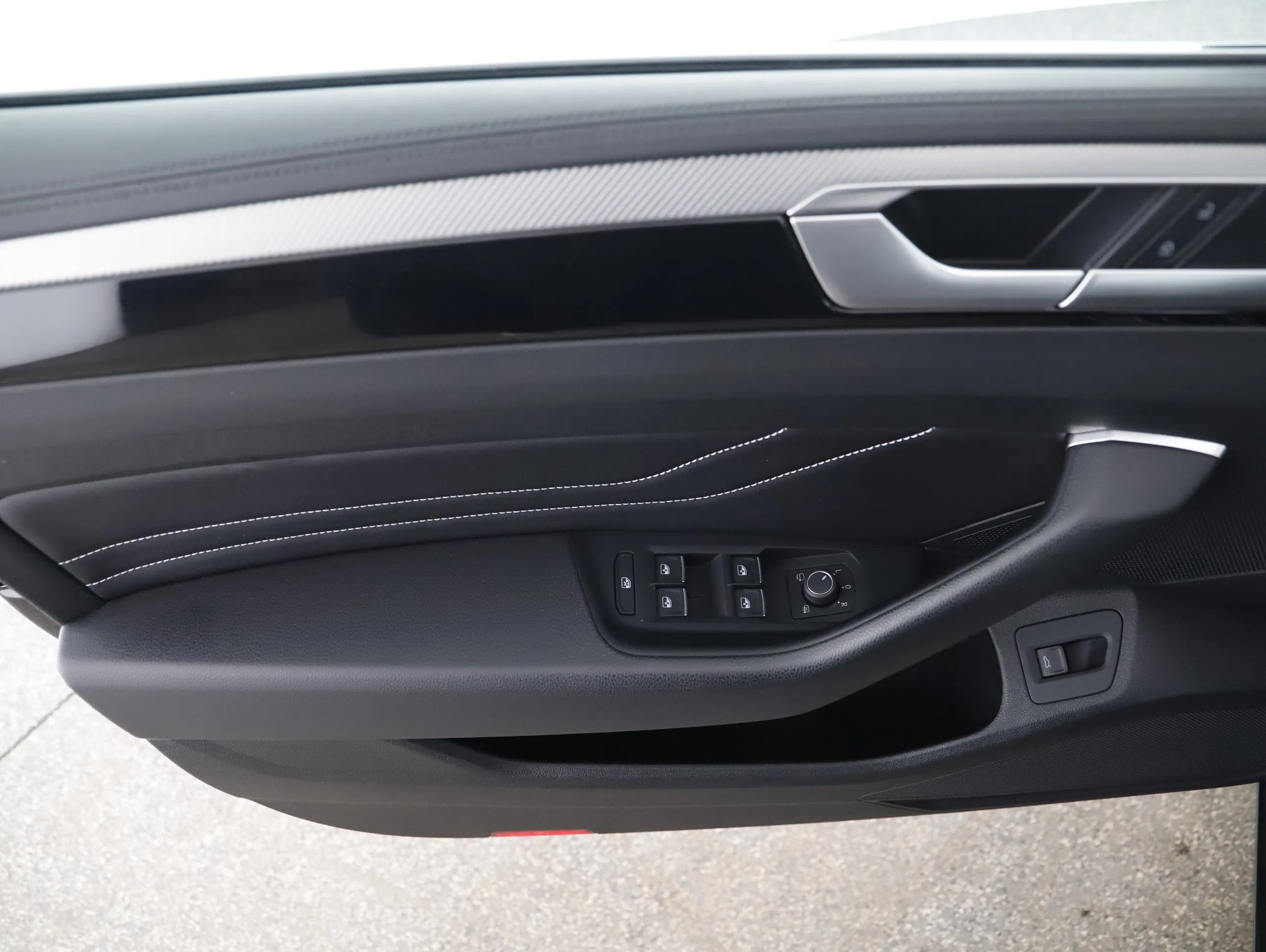 VW Arteon Shooting Brake 2.0 TDI 4Motion R-Line | Bild 14 von 26