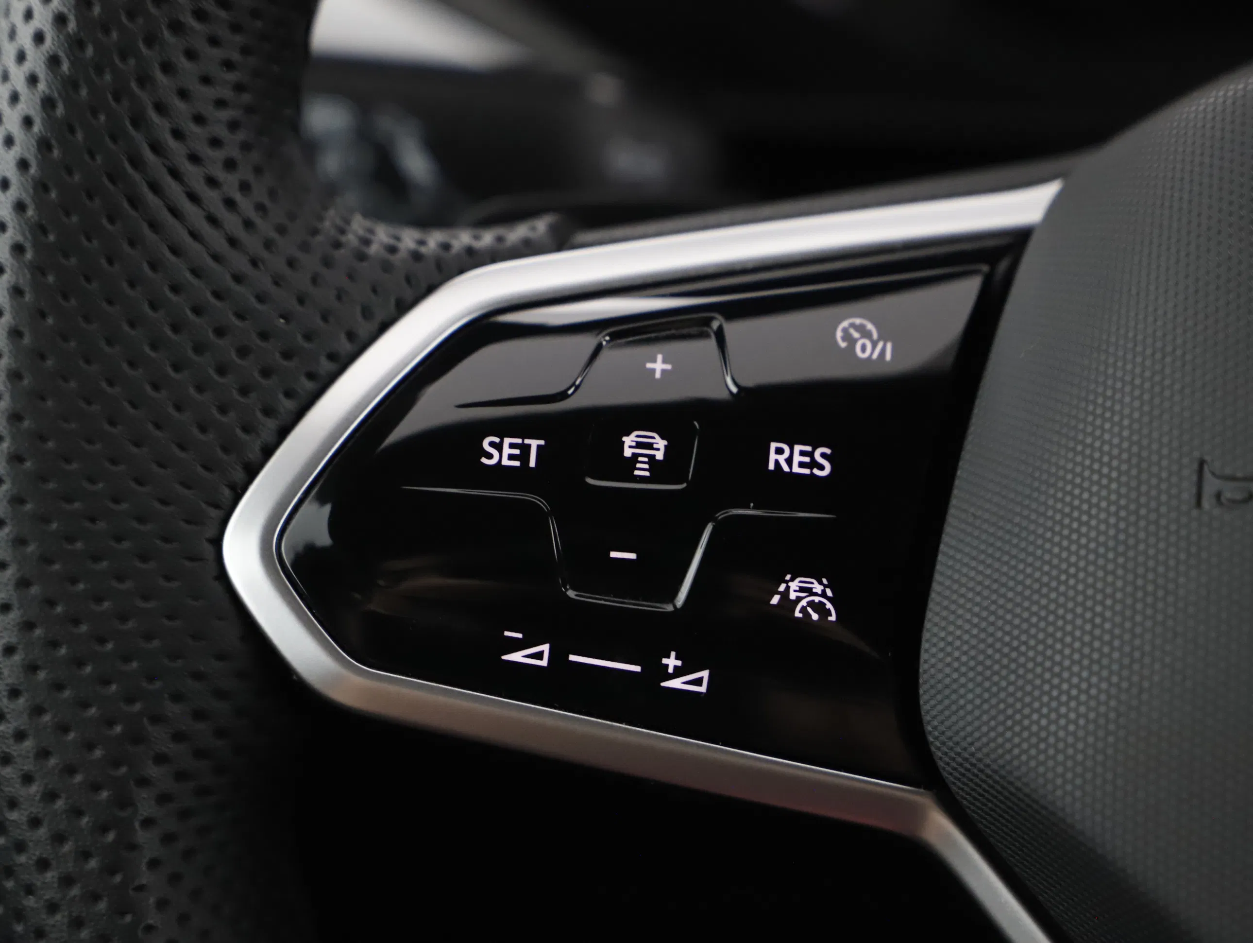 VW Arteon Shooting Brake 2.0 TDI R-Line | Bild 11 von 25