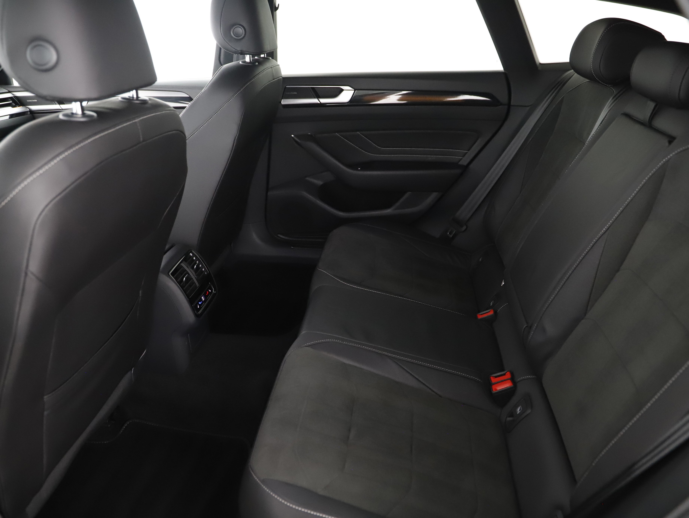 VW Arteon Shooting Brake 2.0 TDI R-Line | Bild 18 von 25