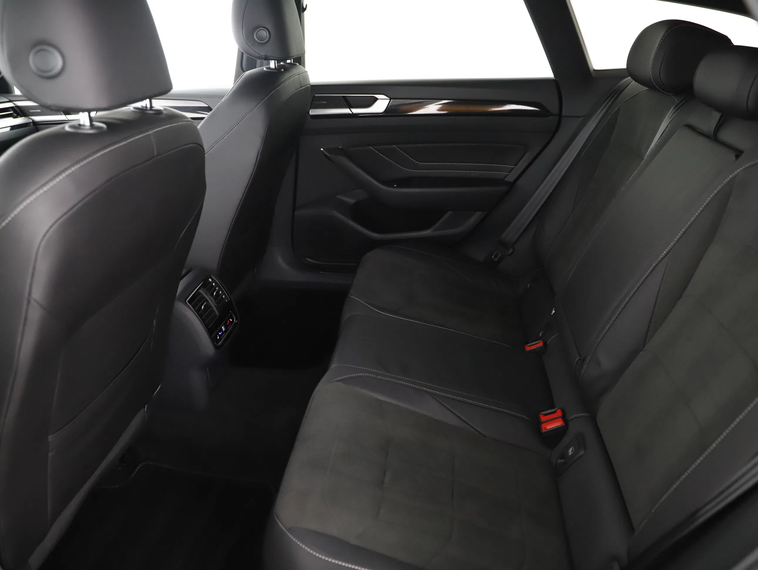 VW Arteon Shooting Brake 2.0 TDI R-Line | Bild 18 von 25