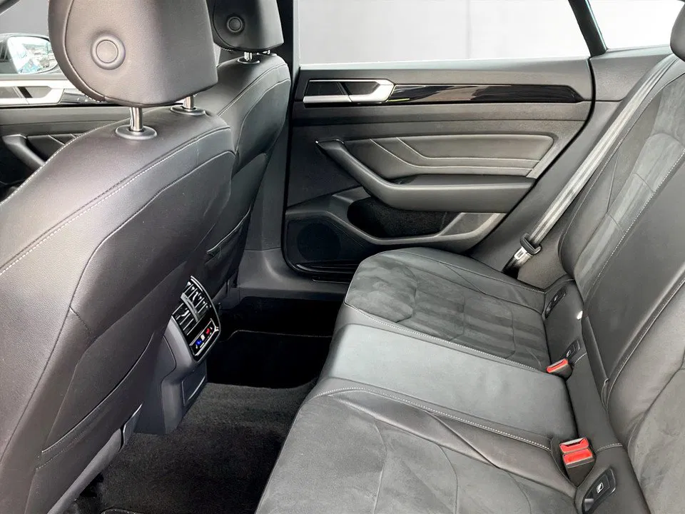 VW Arteon 2.0 TDI R-Line DSG | Bild 12 von 23