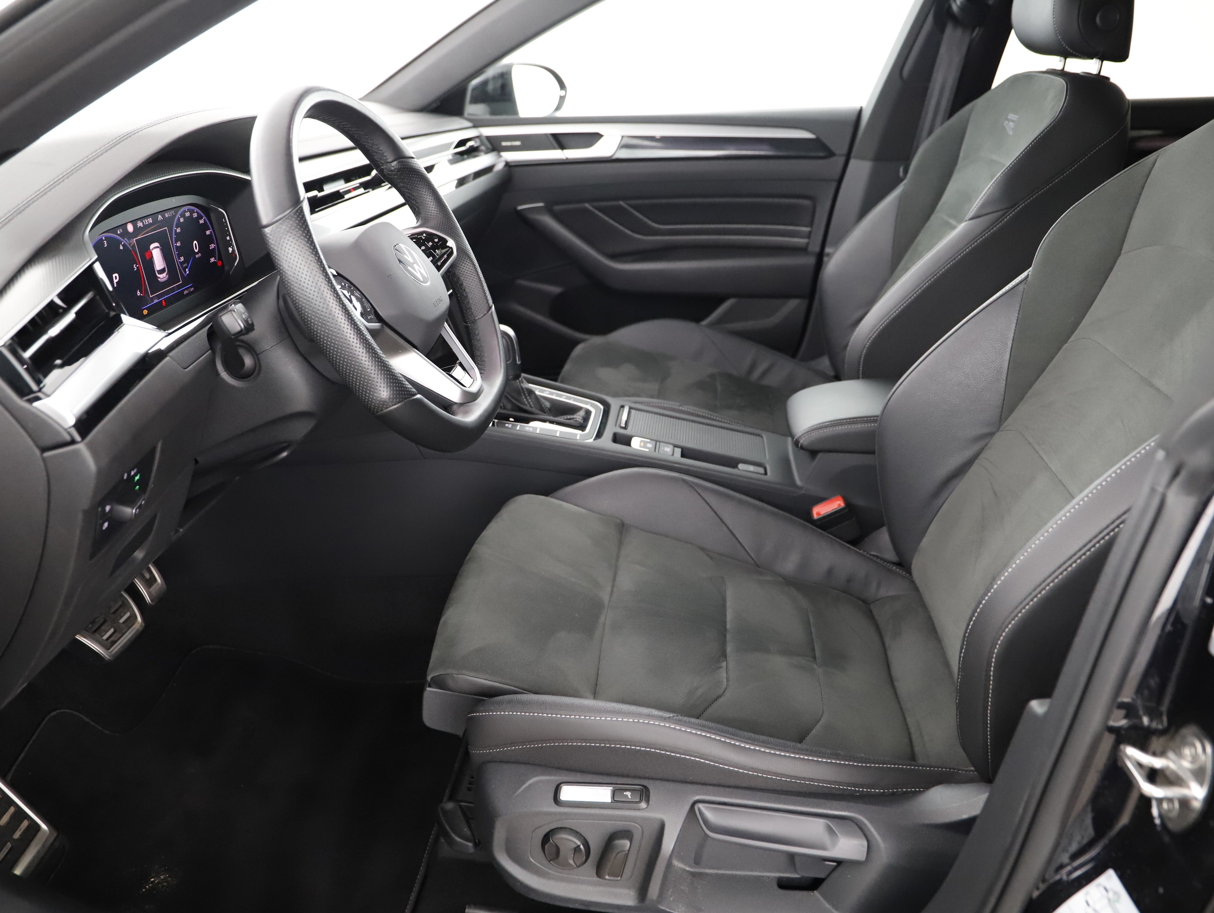 VW Arteon Shooting Brake 2.0 TDI 4Motion R-Line | Bild 11 von 27