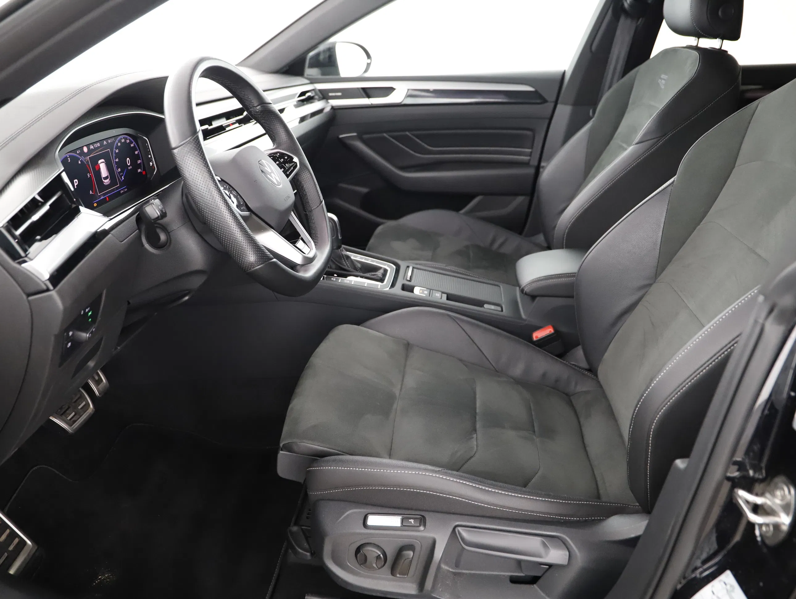 VW Arteon Shooting Brake 2.0 TDI 4Motion R-Line | Bild 11 von 27