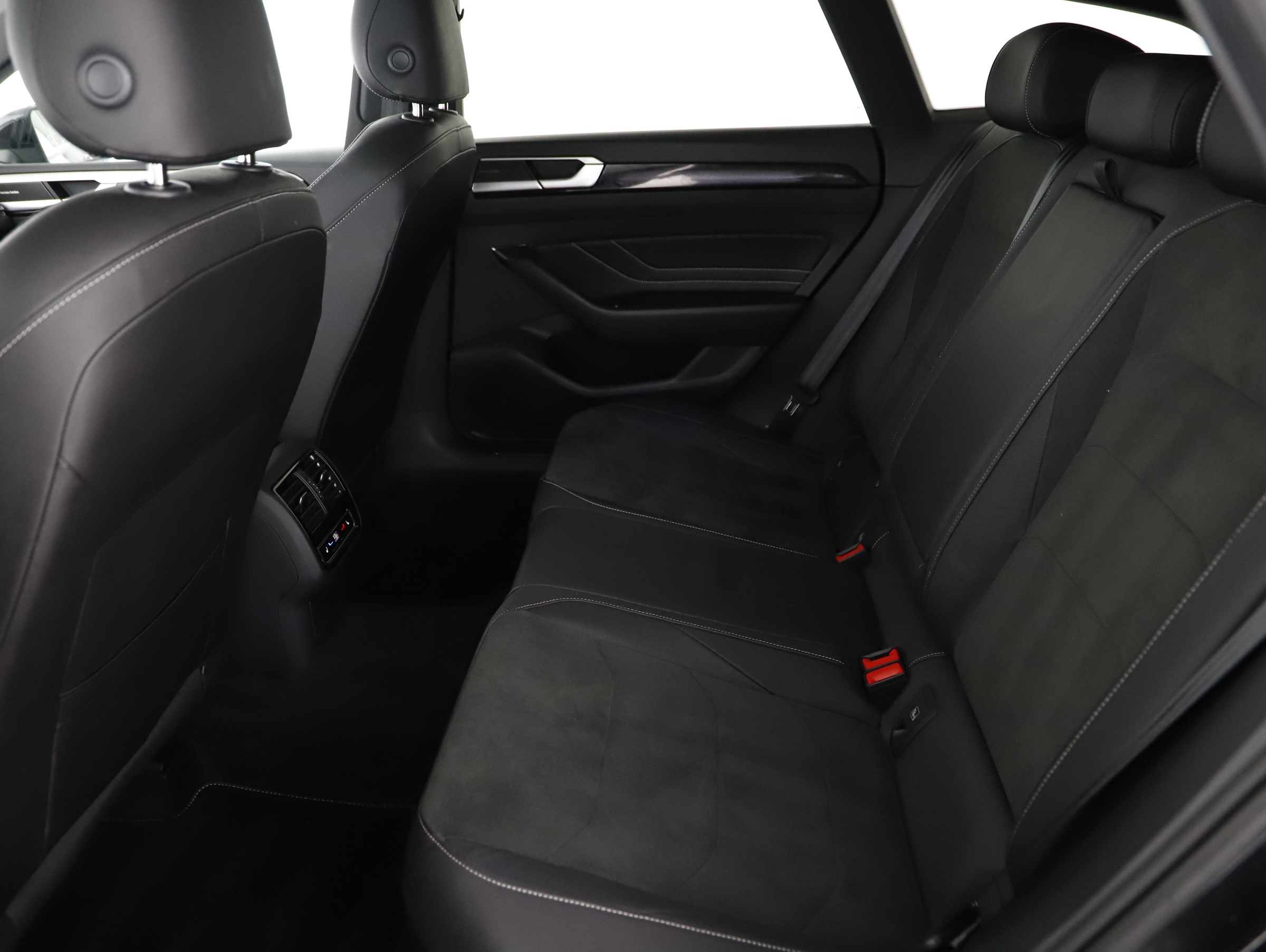 VW Arteon Shooting Brake 2.0 TDI 4Motion R-Line | Bild 22 von 27