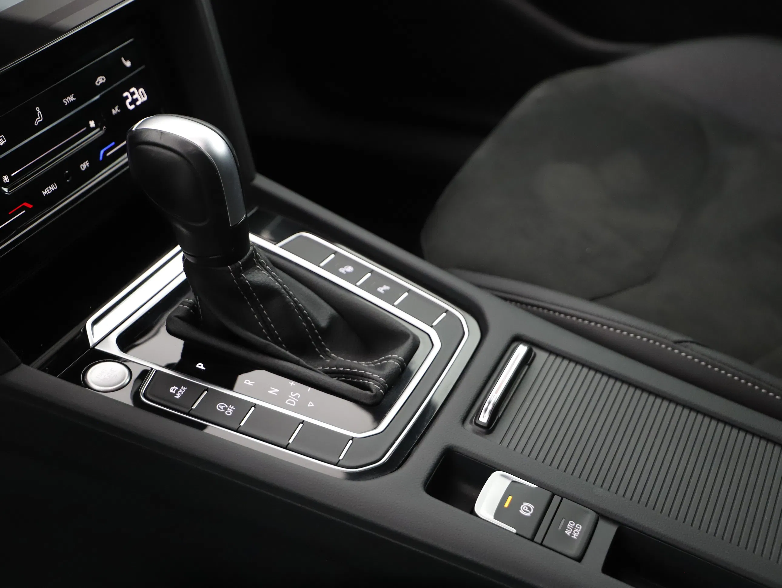 VW Arteon Shooting Brake 2.0 TDI 4Motion R-Line | Bild 21 von 27