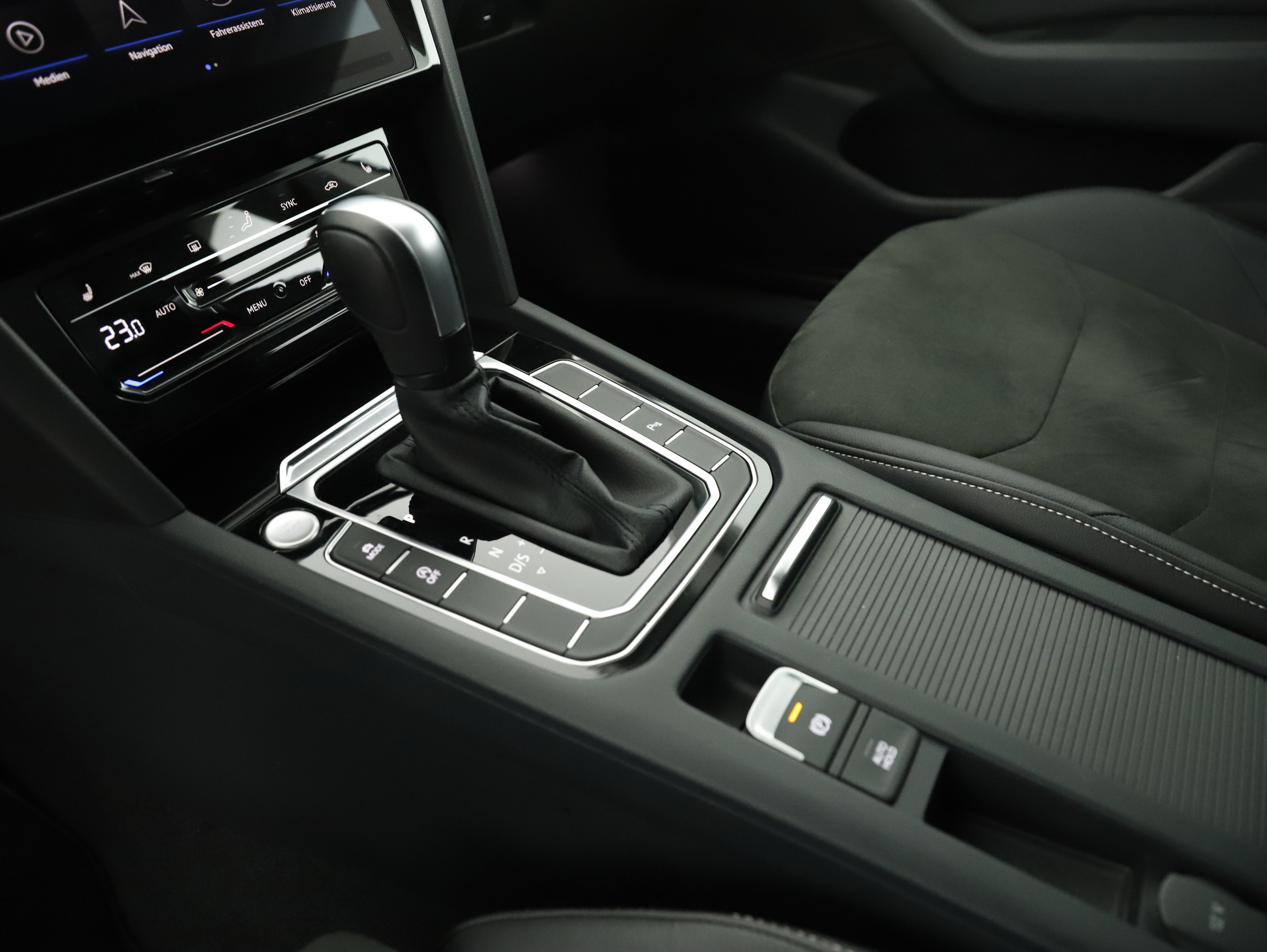 VW Arteon Shooting Brake 2.0 TDI  Elegance | Bild 24 von 31