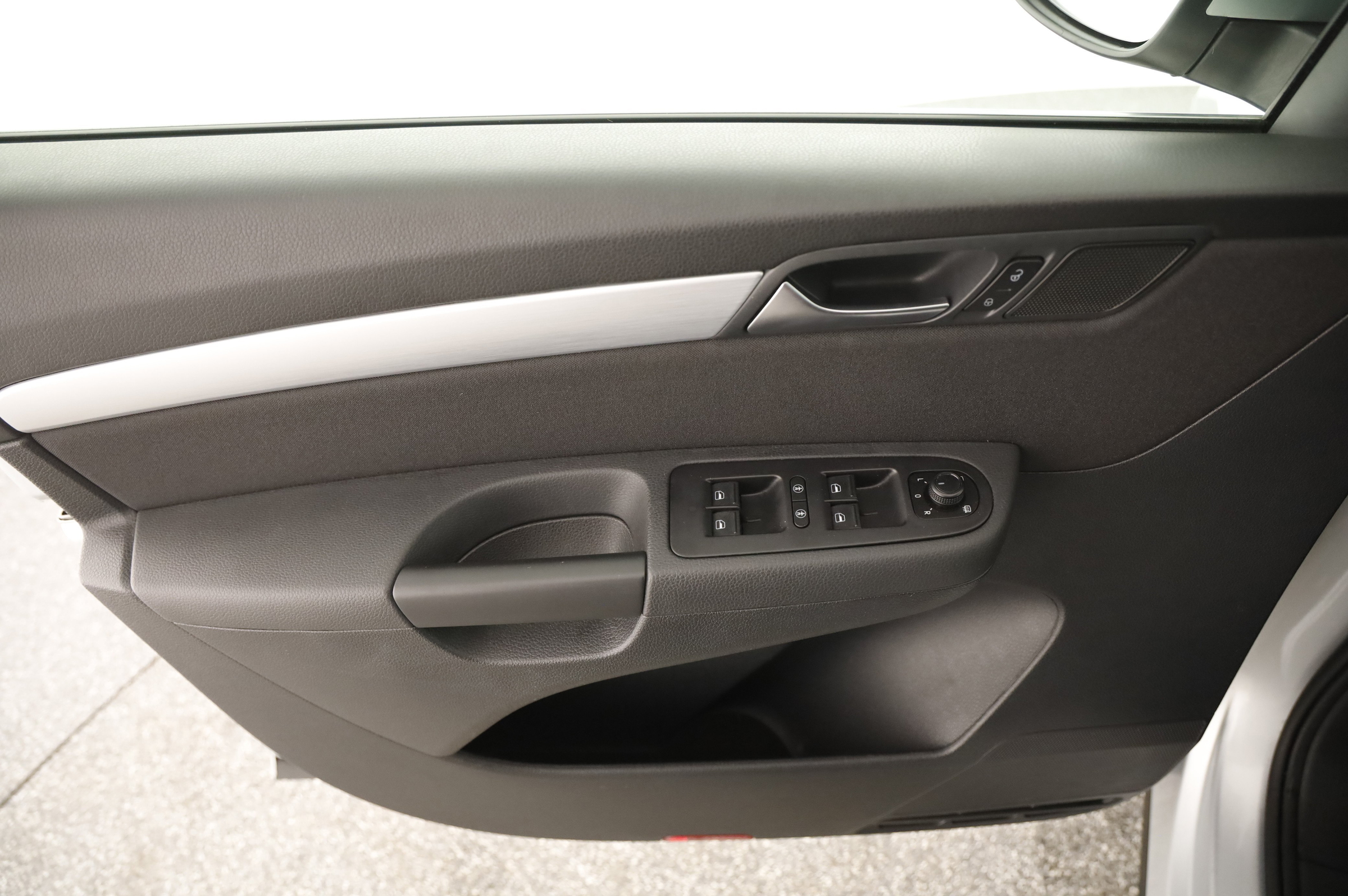 VW Sharan Comfortline TDI SCR DSG 5-Sitzer | Bild 4 von 31