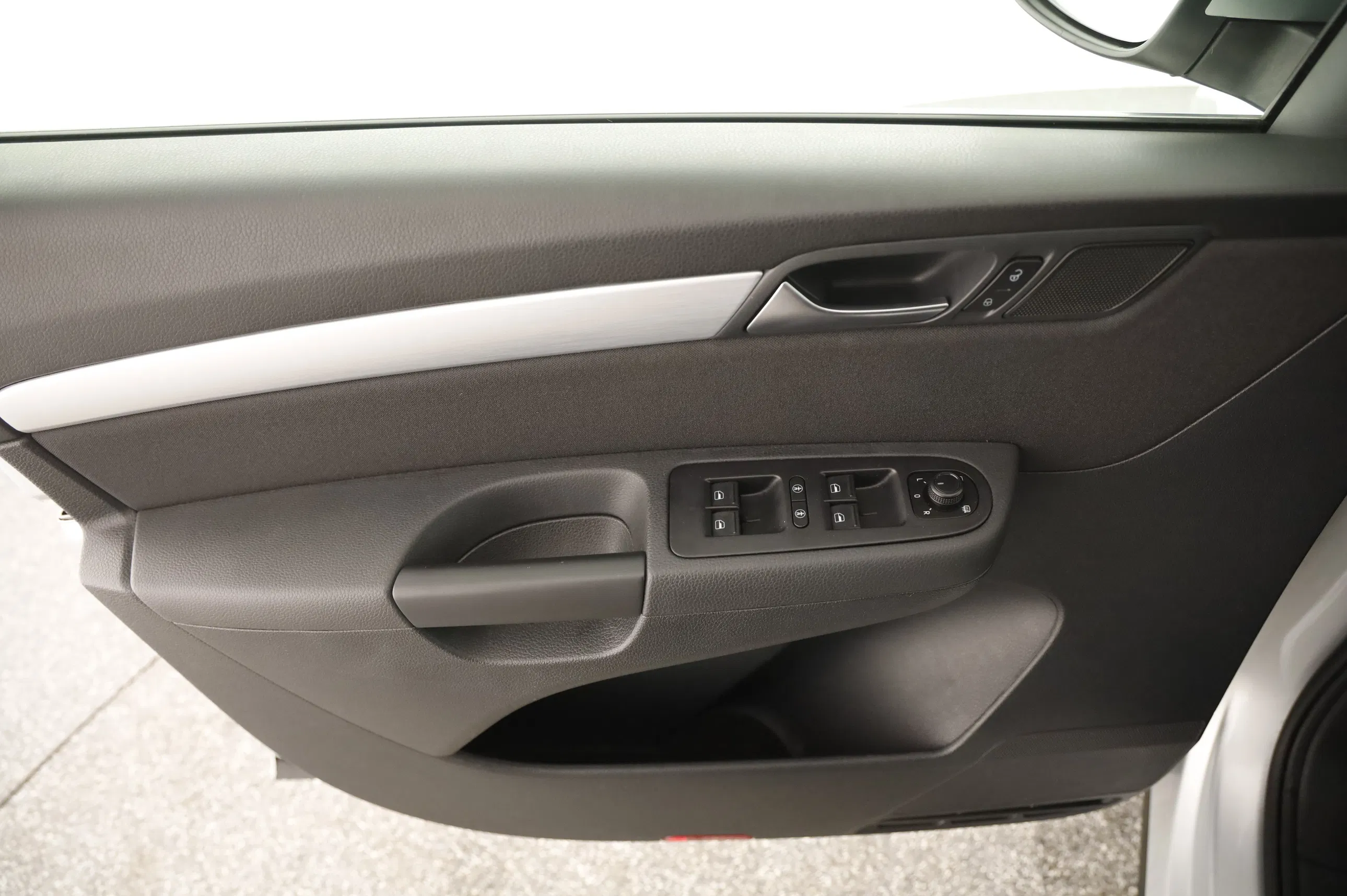 VW Sharan Comfortline TDI SCR DSG 5-Sitzer | Bild 4 von 31