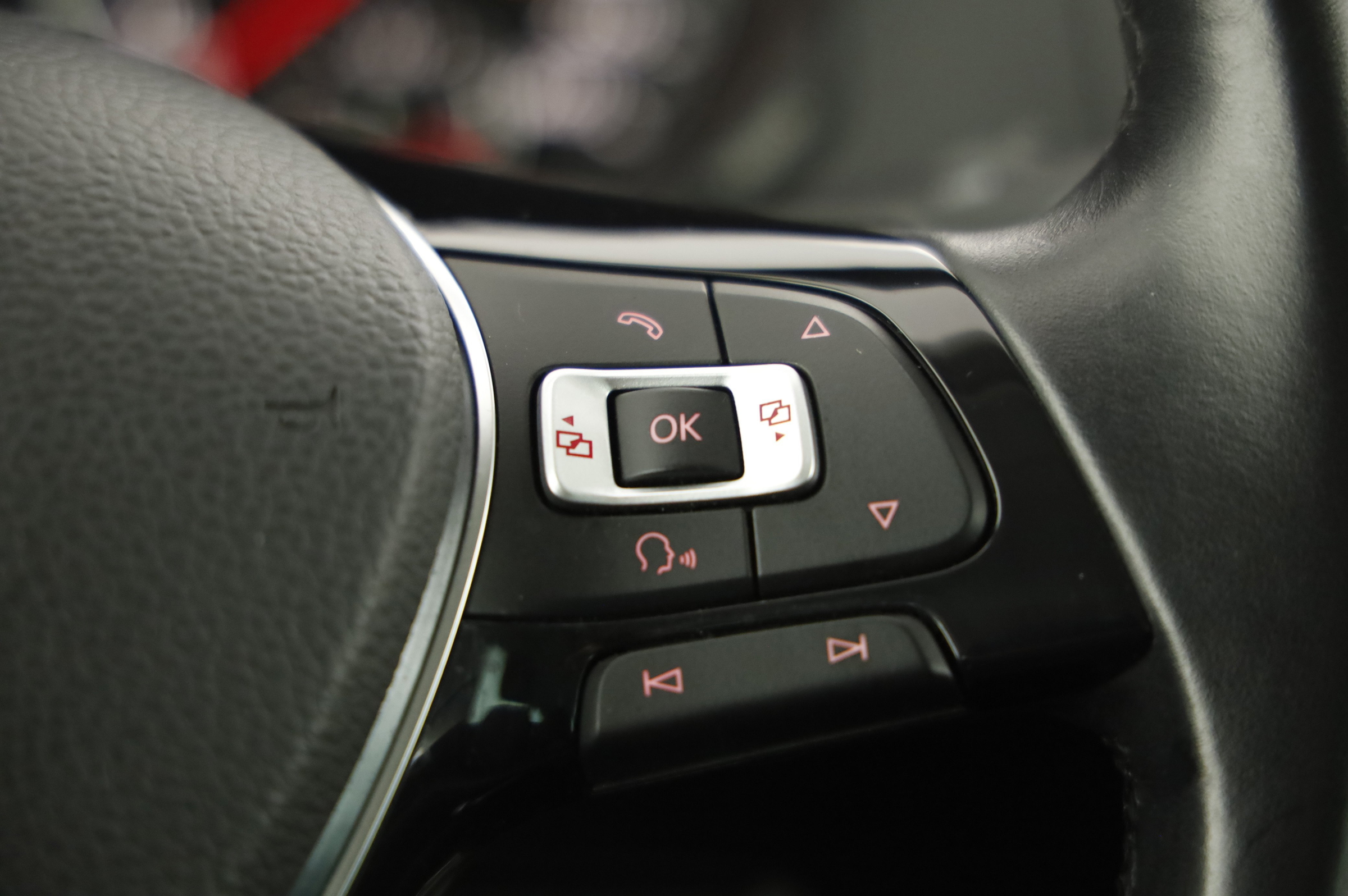 VW Sharan Comfortline TDI SCR DSG 5-Sitzer | Bild 9 von 31