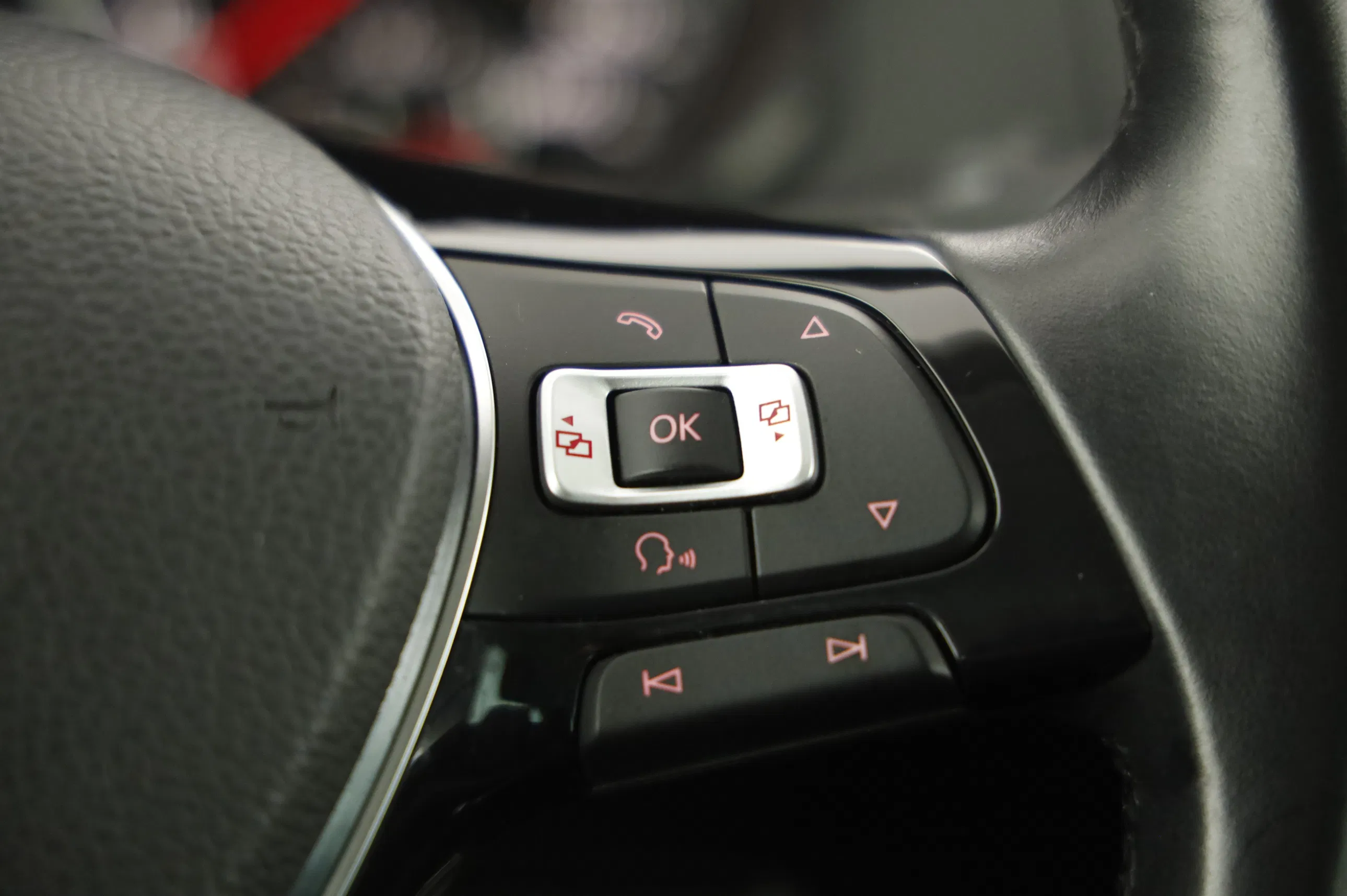 VW Sharan Comfortline TDI SCR DSG 5-Sitzer | Bild 9 von 31