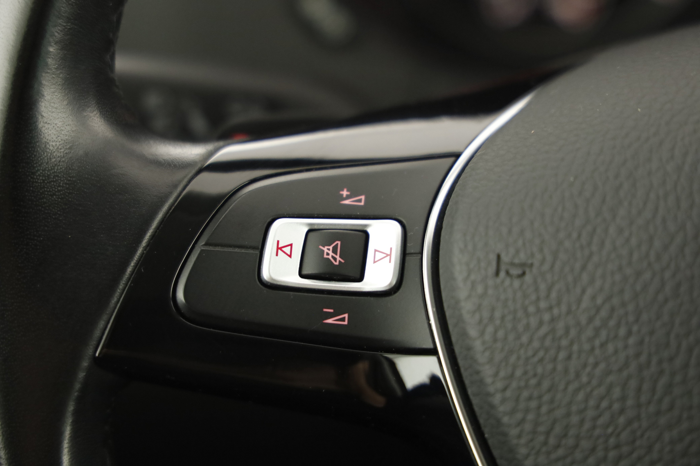 VW Sharan BMT 1.4 TSI BlueMotionTech Comfortline | Bild 12 von 23