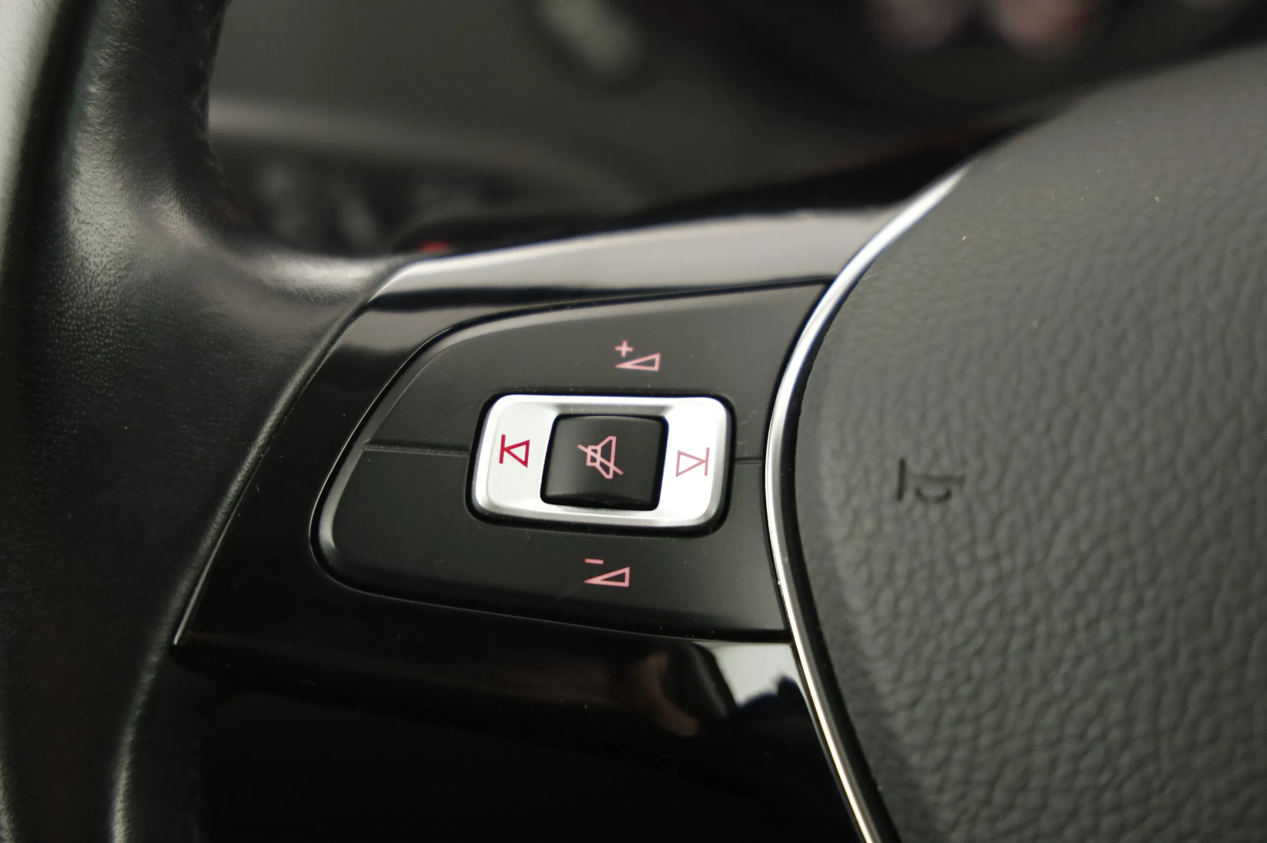 VW Sharan BMT 1.4 TSI BlueMotionTech Comfortline | Bild 12 von 23