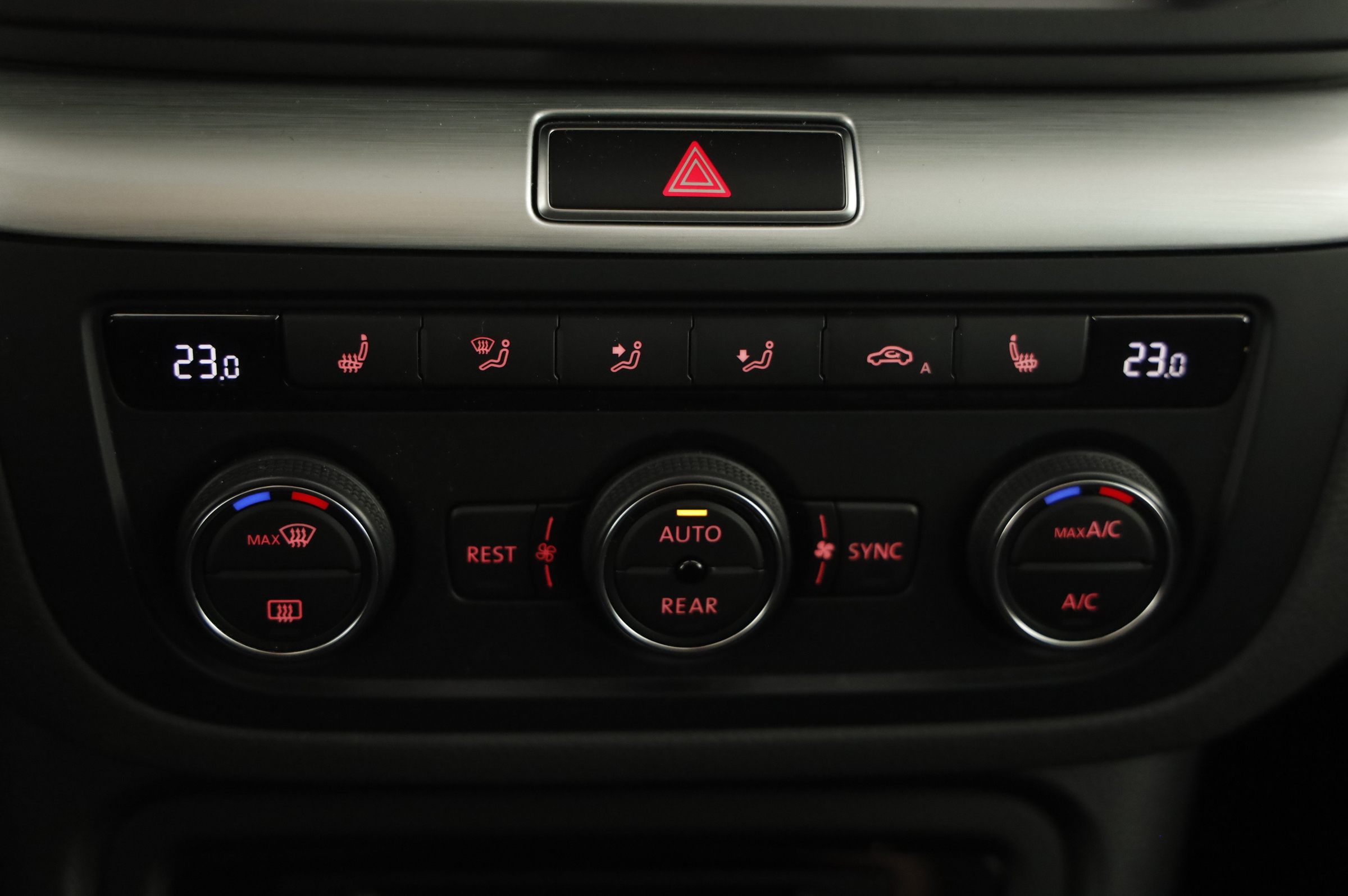 VW Sharan BMT 1.4 TSI BlueMotionTech Comfortline | Bild 17 von 23