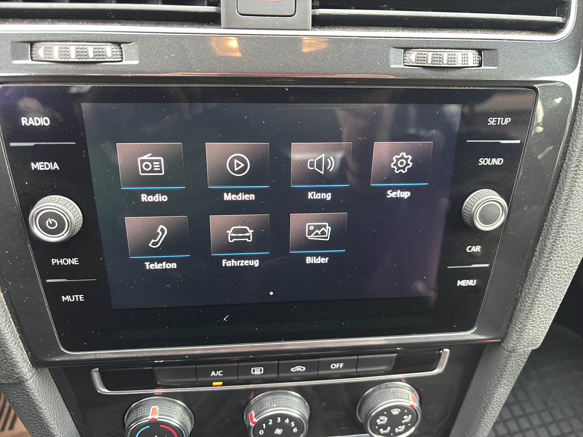 VW Golf VII Variant 1.6 TDI BMT | Bild 18 von 26