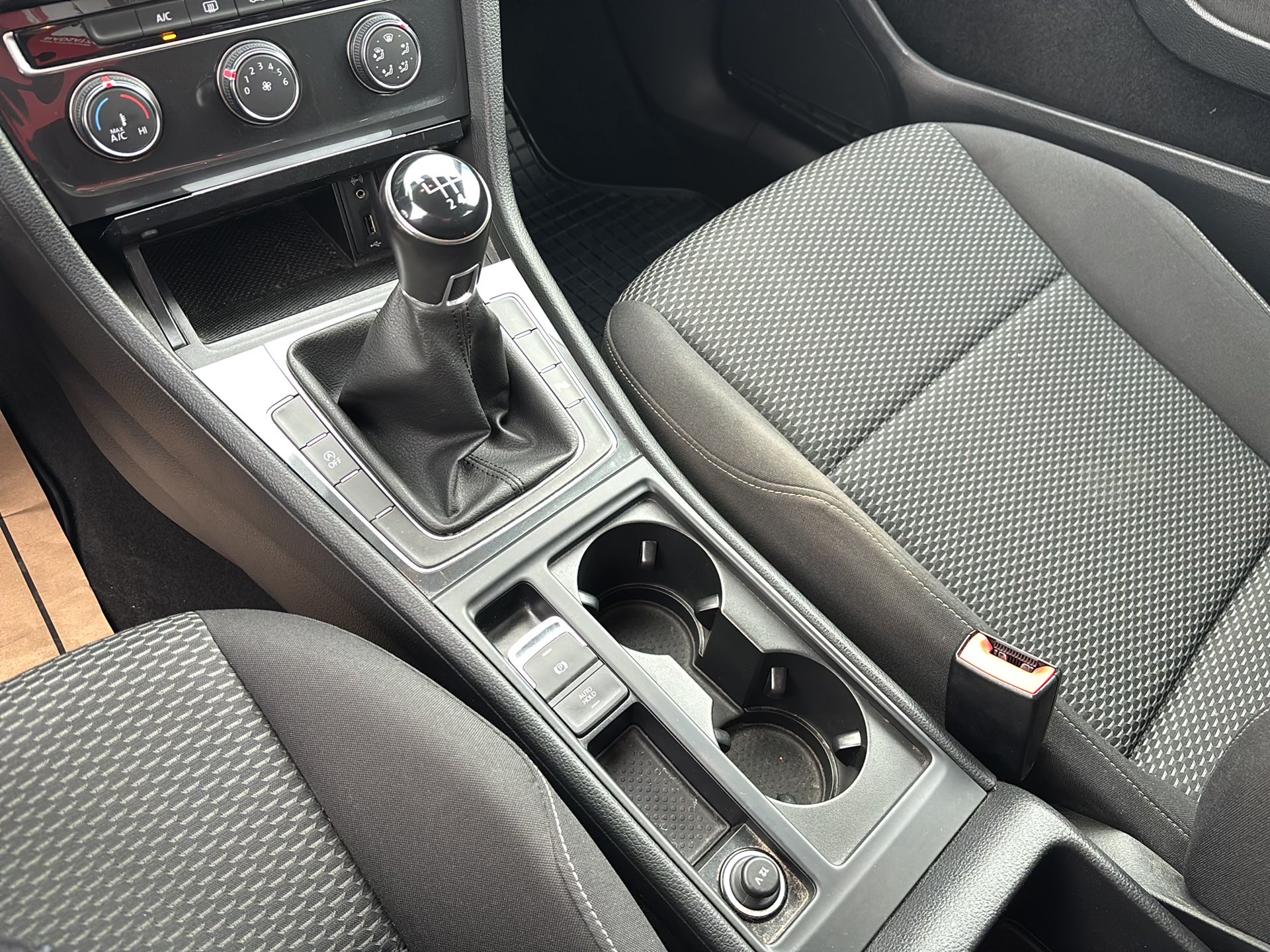 VW Golf VII Variant 1.6 TDI BMT | Bild 21 von 26