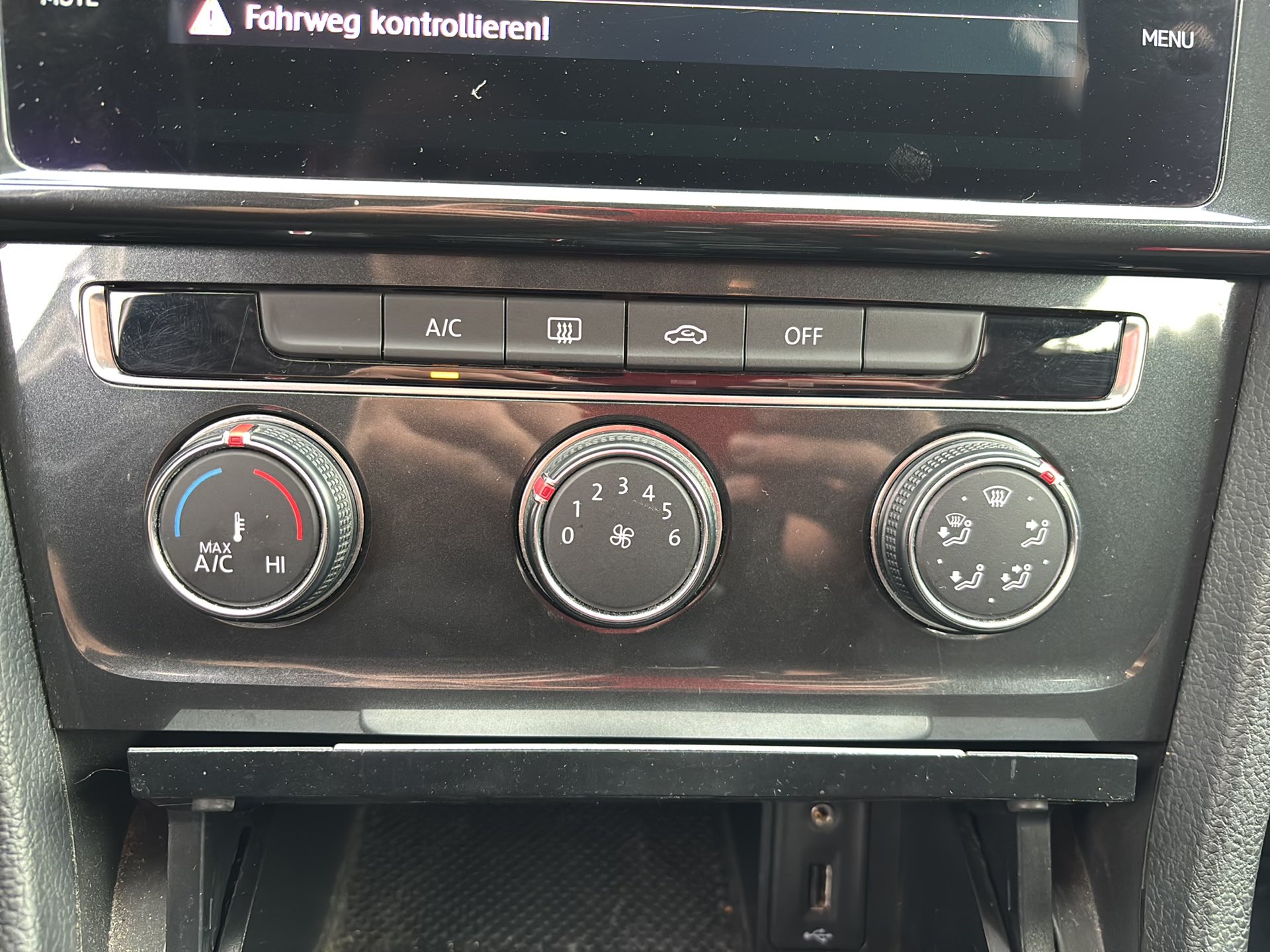 VW Golf VII Variant 1.6 TDI BMT | Bild 22 von 26