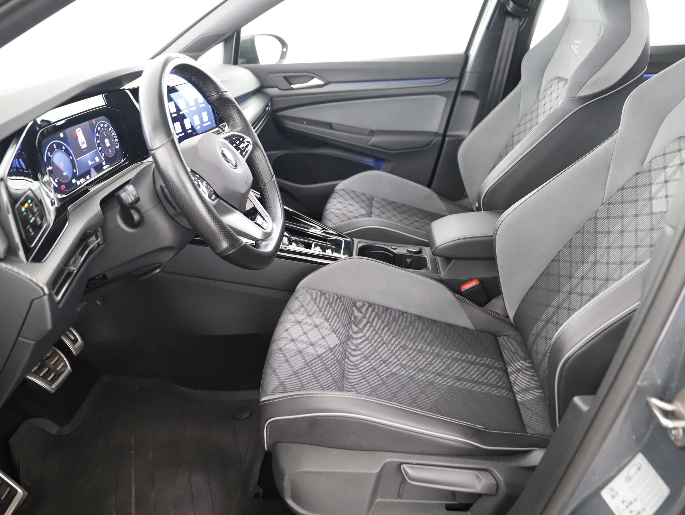 VW Golf VIII Var. 2.0 TDI R-Line DSG | Bild 11 von 21