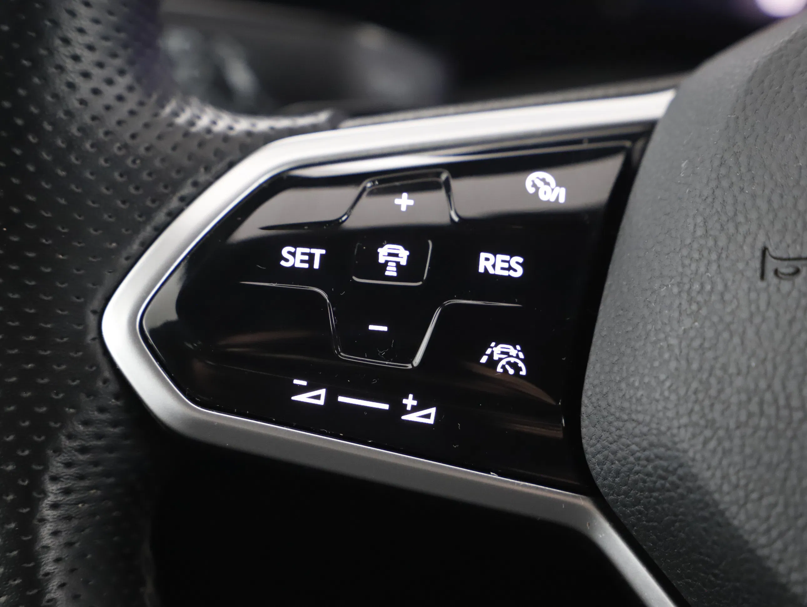 VW Golf VIII Var. 2.0 TDI R-Line DSG | Bild 9 von 21