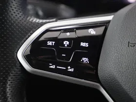 VW Golf VIII Var. 2.0 TDI R-Line DSG | Thumbnail 9 von 21