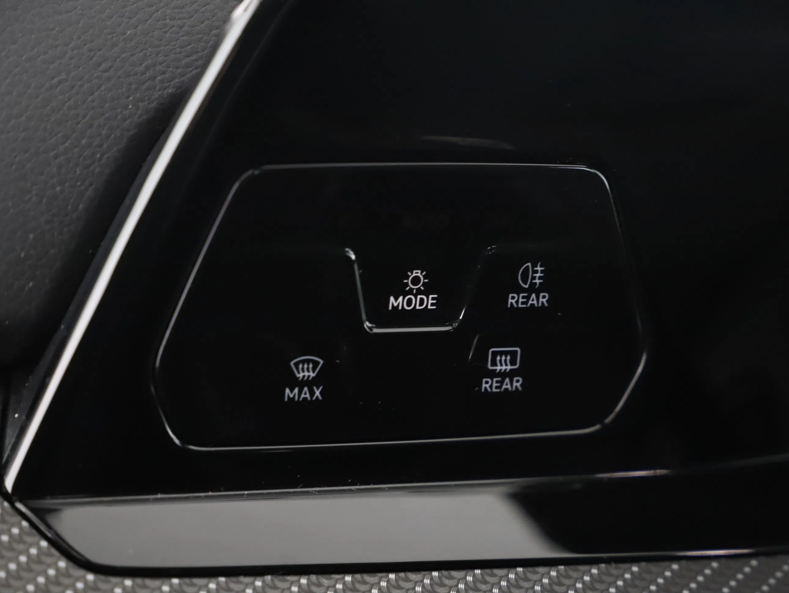 VW Golf VIII Var. 2.0 TDI R-Line DSG | Bild 5 von 21