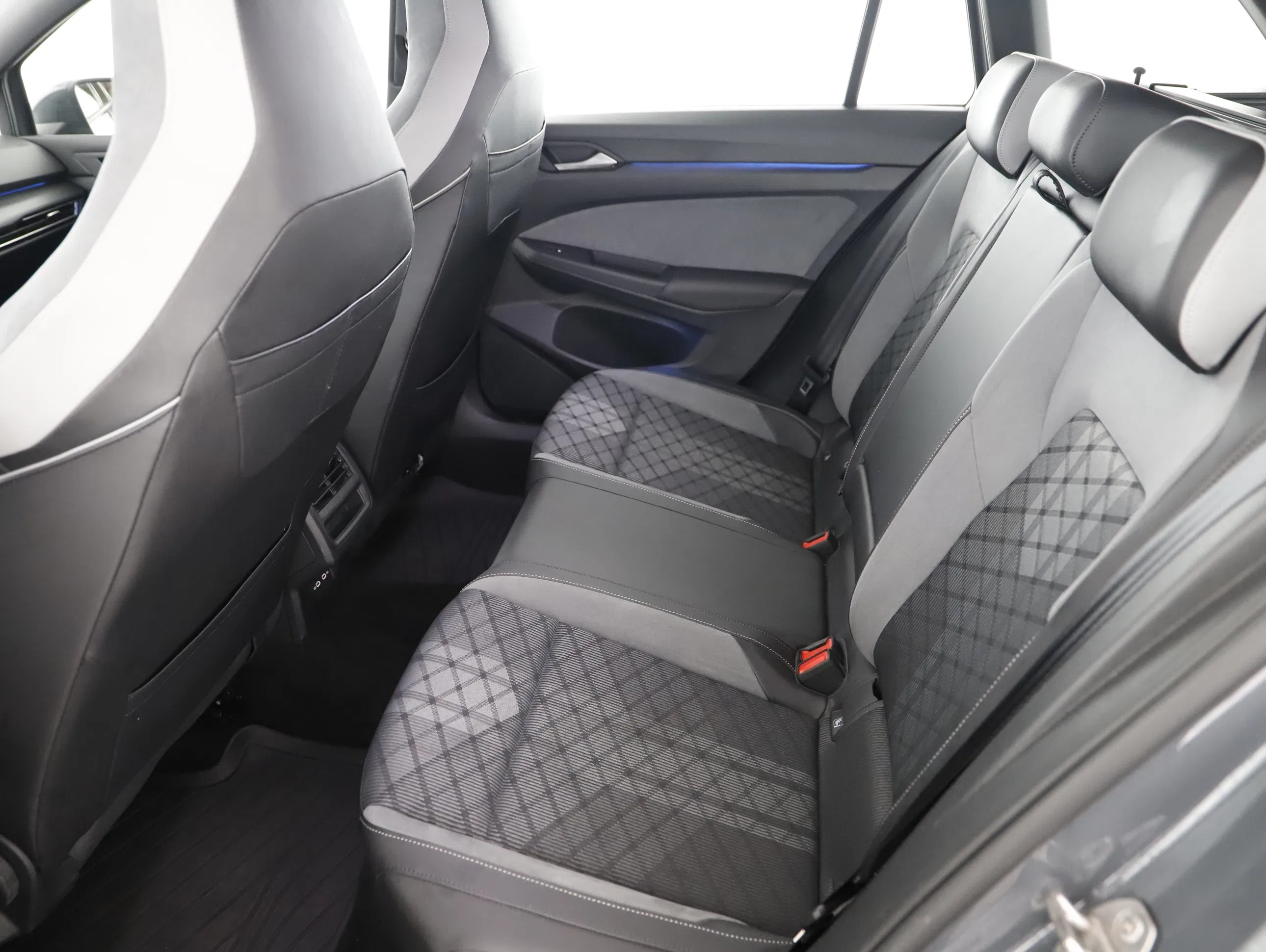 VW Golf VIII Var. 2.0 TDI R-Line DSG | Bild 12 von 21