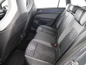 VW Golf VIII Var. 2.0 TDI R-Line DSG | Thumbnail 12 von 21