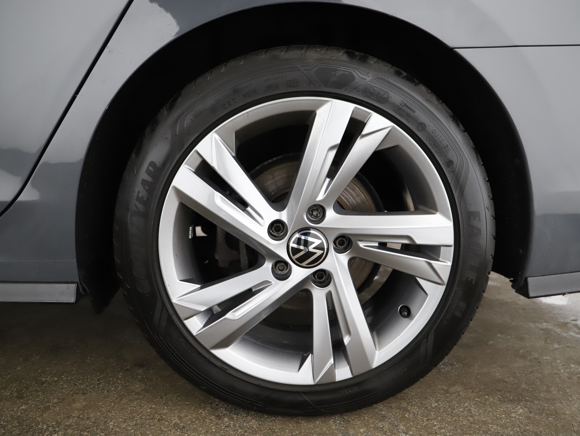 VW Golf VIII Var. 2.0 TDI R-Line DSG | Bild 4 von 21