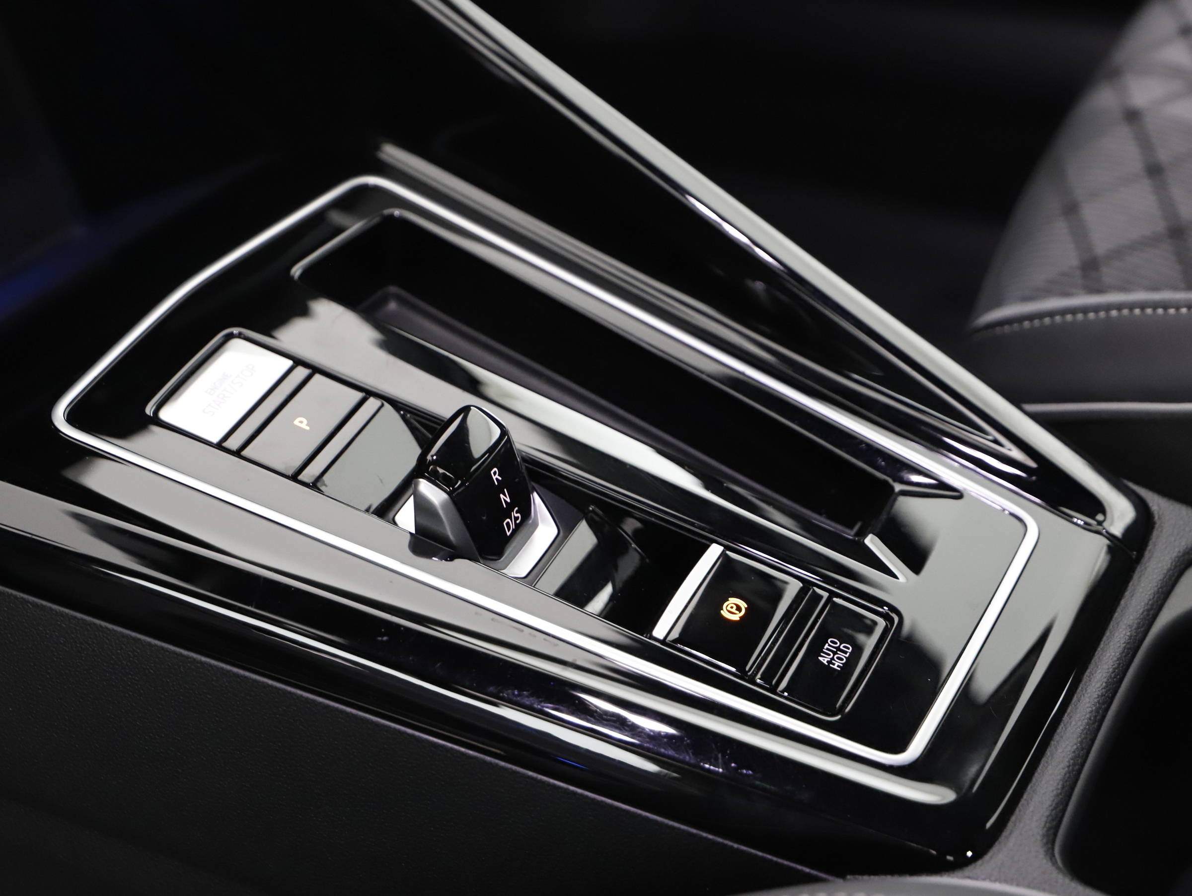 VW Golf VIII Var. 2.0 TDI R-Line DSG | Bild 14 von 21