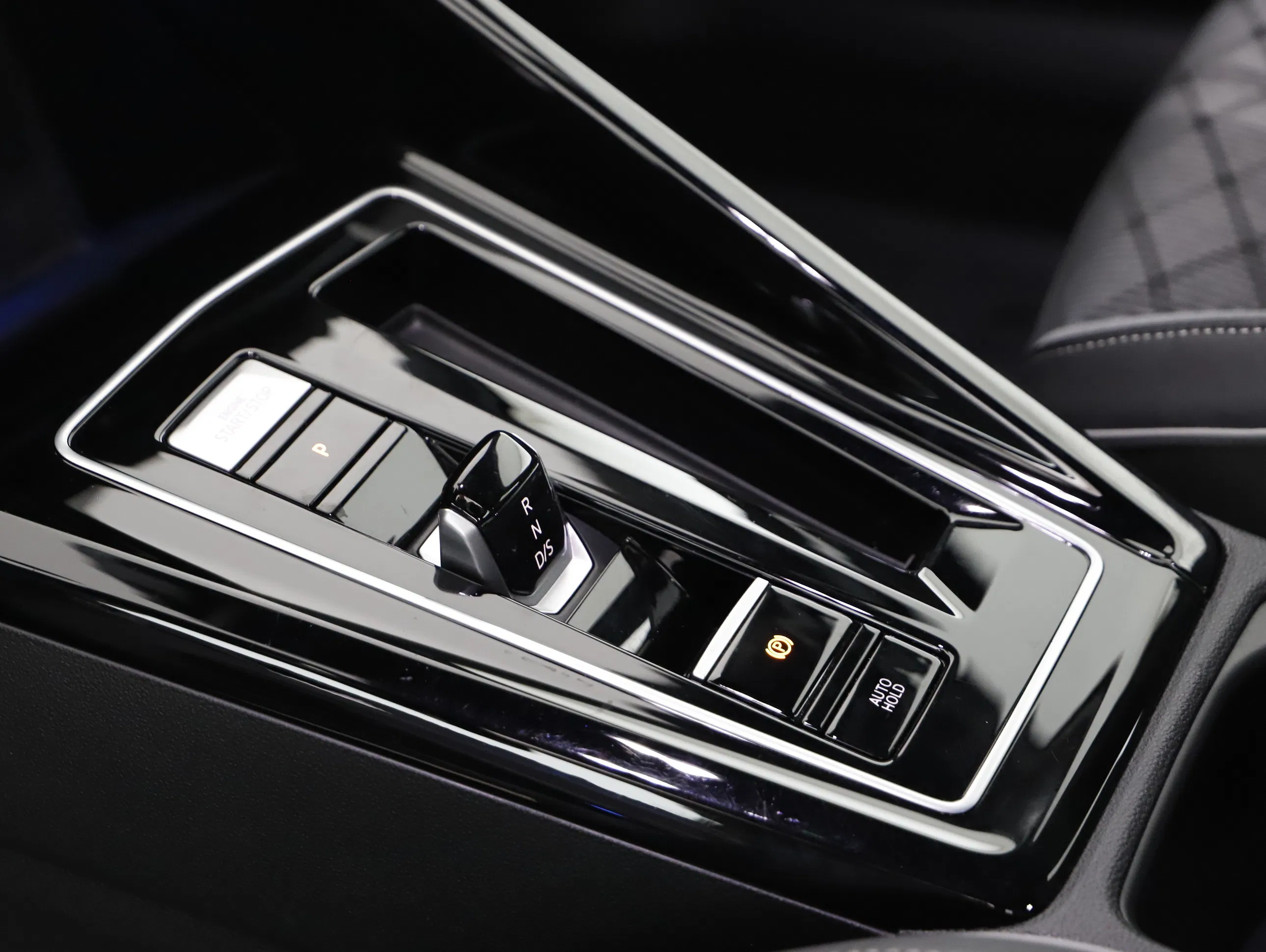 VW Golf VIII Var. 2.0 TDI R-Line DSG | Bild 14 von 21