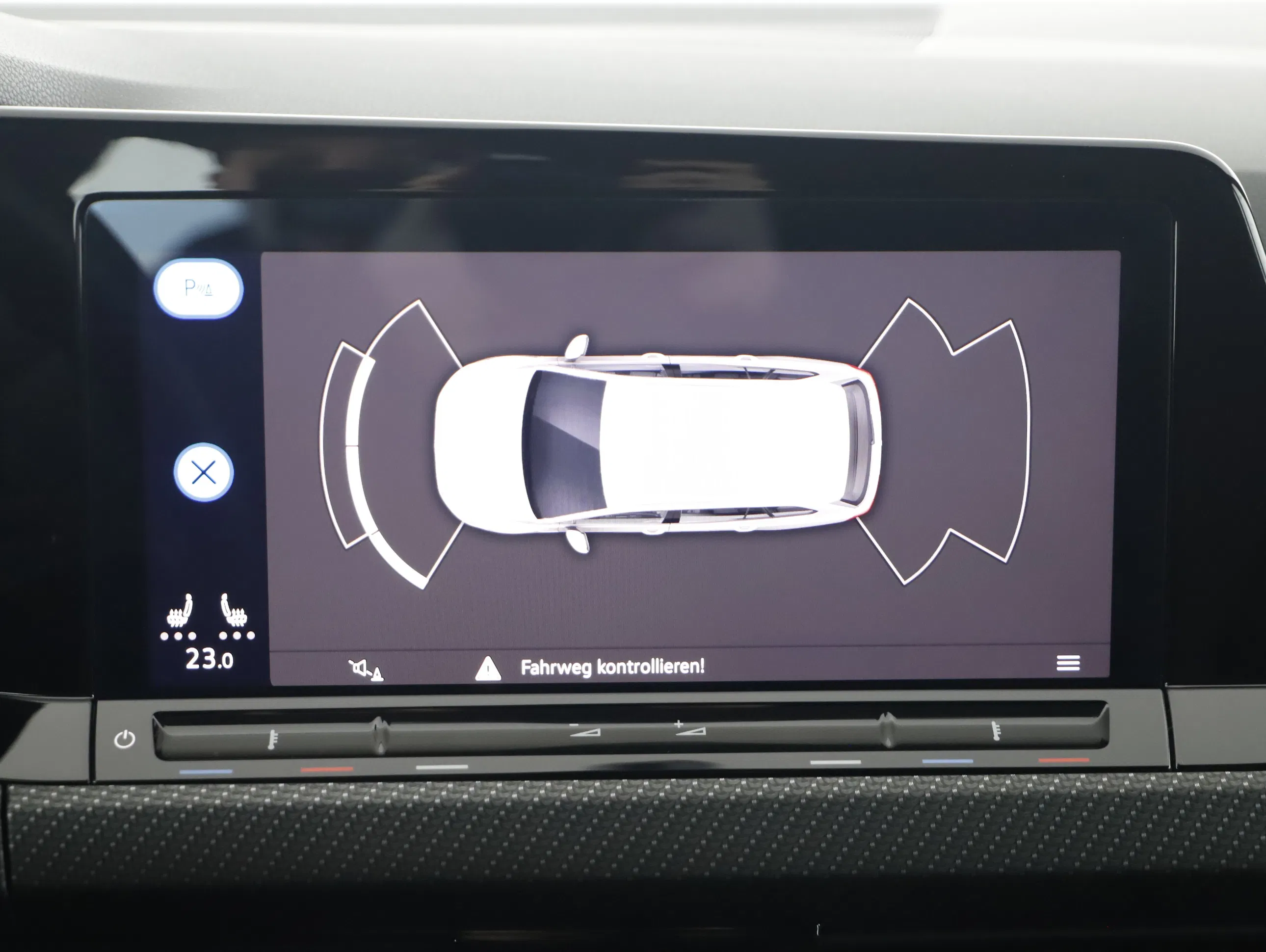 VW Golf VIII Var. 2.0 TDI R-Line DSG | Bild 18 von 21