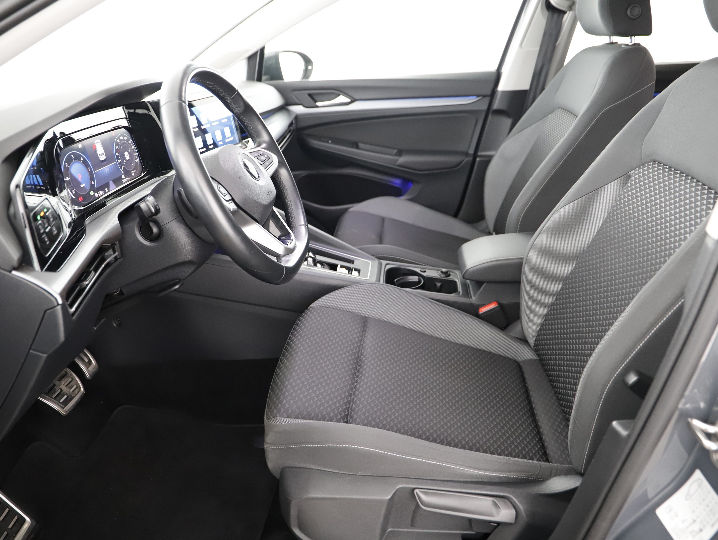 VW Golf VIII 2.0 TDI Life | Bild 8 von 23