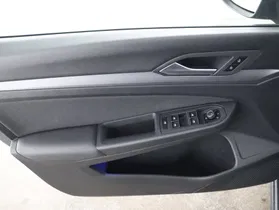 VW Golf VIII 2.0 TDI Life | Thumbnail 5 von 23