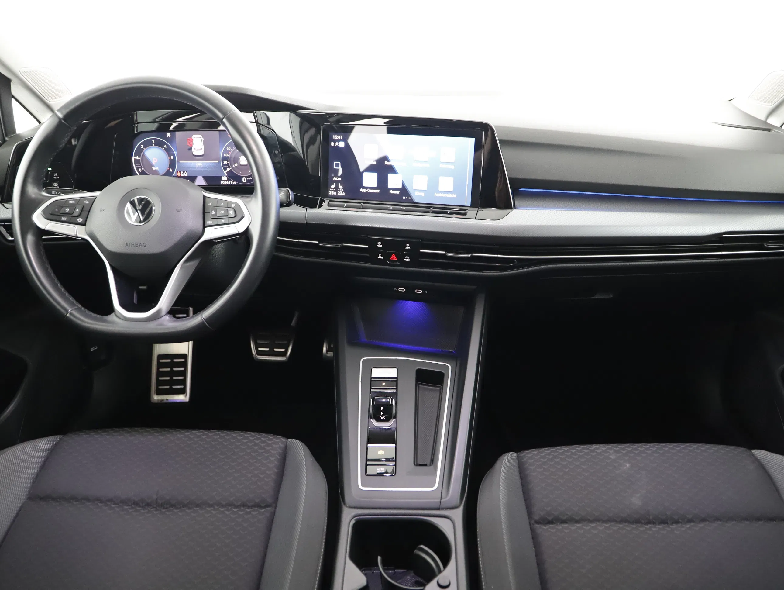 VW Golf VIII 2.0 TDI Life | Bild 9 von 23